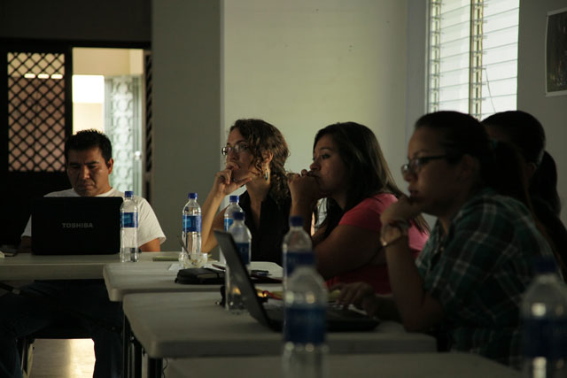 Periodistas participantes del taller de Eduardo Buscaglia.