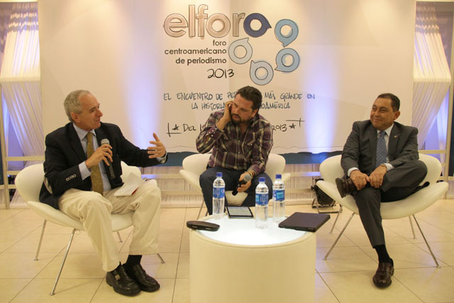 De izquierda a derecha: el investigador uruguayo Edgardo Buscaglia, el periodista mexicano Diego Osorno y el ministro de Gobernación de Guatemala, Mauricio López Bonilla.