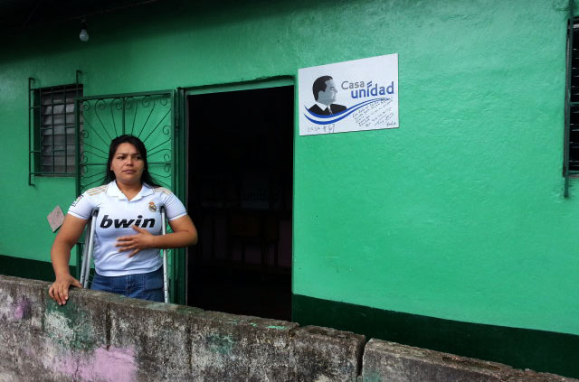 Carmen Alfaro fue candidata a concejal por el partido Gana en San Marcos y ahora ha prestado su hogar para el movimiento Unidad. Ella también sale en un comercial del movimiento en el que dice que nunca imaginó que Saca visitaría su casa y menos para inaugurar una sede.