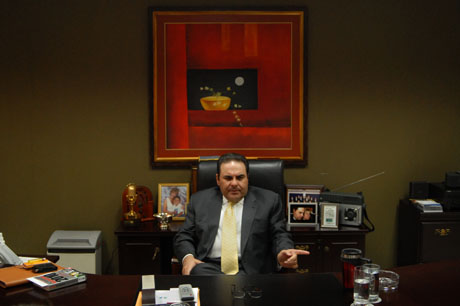 Antonio Saca, en su oficina del Grupo Samix, en la colonia Miramonte, de San Salvador. Esta foto fue tomada en abril de 2010, la última vez que Saca recibió a El Faro en una oficina para una entrevista.
