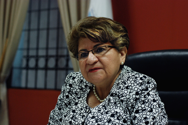 Violeta Menjívar, coordinadora adjunta del Frente Farabundo Martí para la Liberación Nacional (FMLN), y viceministra de Salud durante el gobierno de Mauricio Funes. Fue alcandesa de San Salvador del 2006 al 2009. / Foto de Fred Ramos.