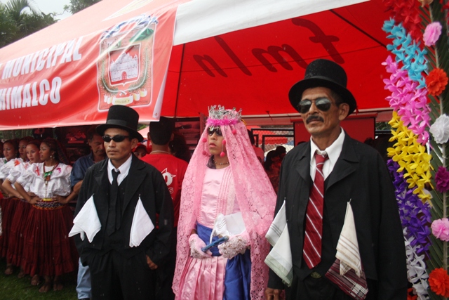 Durante el evento, las alcaldías gobernadas por el FMLN hicieron una feria de logros, donde además expusieron actividades y productos propios de su región, Panchimalco presentó a los personajes del baile típico 