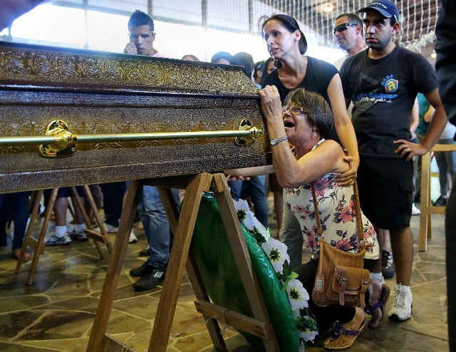 Funeral de las víctimas del incendio en una discoteca en Santa Marias, a 550 km de Porto Alegre, Brasil, el 27 de enero 2013. 233 personas murieron entre asfixiadas y atropelladas al tratar de salir por la única salida existente en el local lleno de jóven