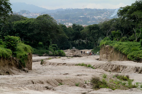 Obras de terracería de futuras construcciones dentro de El Espino tienen permisos ambientales. Foto Mauro Arias Image 3602