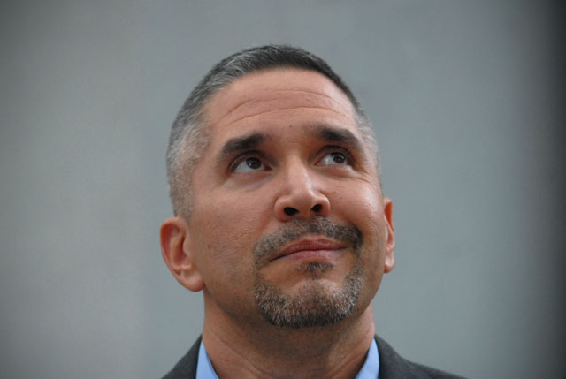 'Yo quiero creer que mi papá en el fondo de su corazón en algún momento dijo: A este bruto lo voy a poner a trabajar aquí para que me cuide' Edgar López Bertrand
