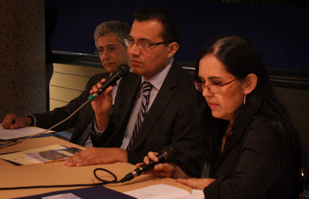 Salvador Canjura durante la presentación de su libro. Foto José Carlos Reyes