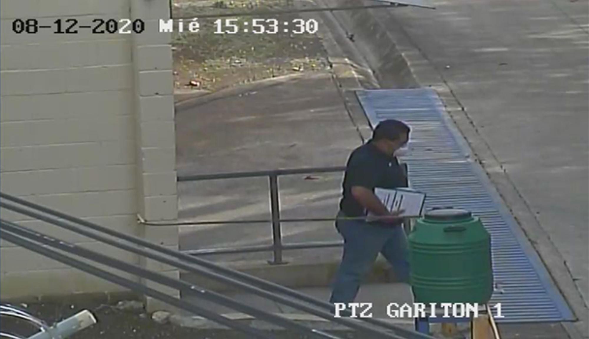 Prosecutors obtained this photograph of the "removal of logbooks from maximum-security prison Izalco Phase III" on August 11, 2020.