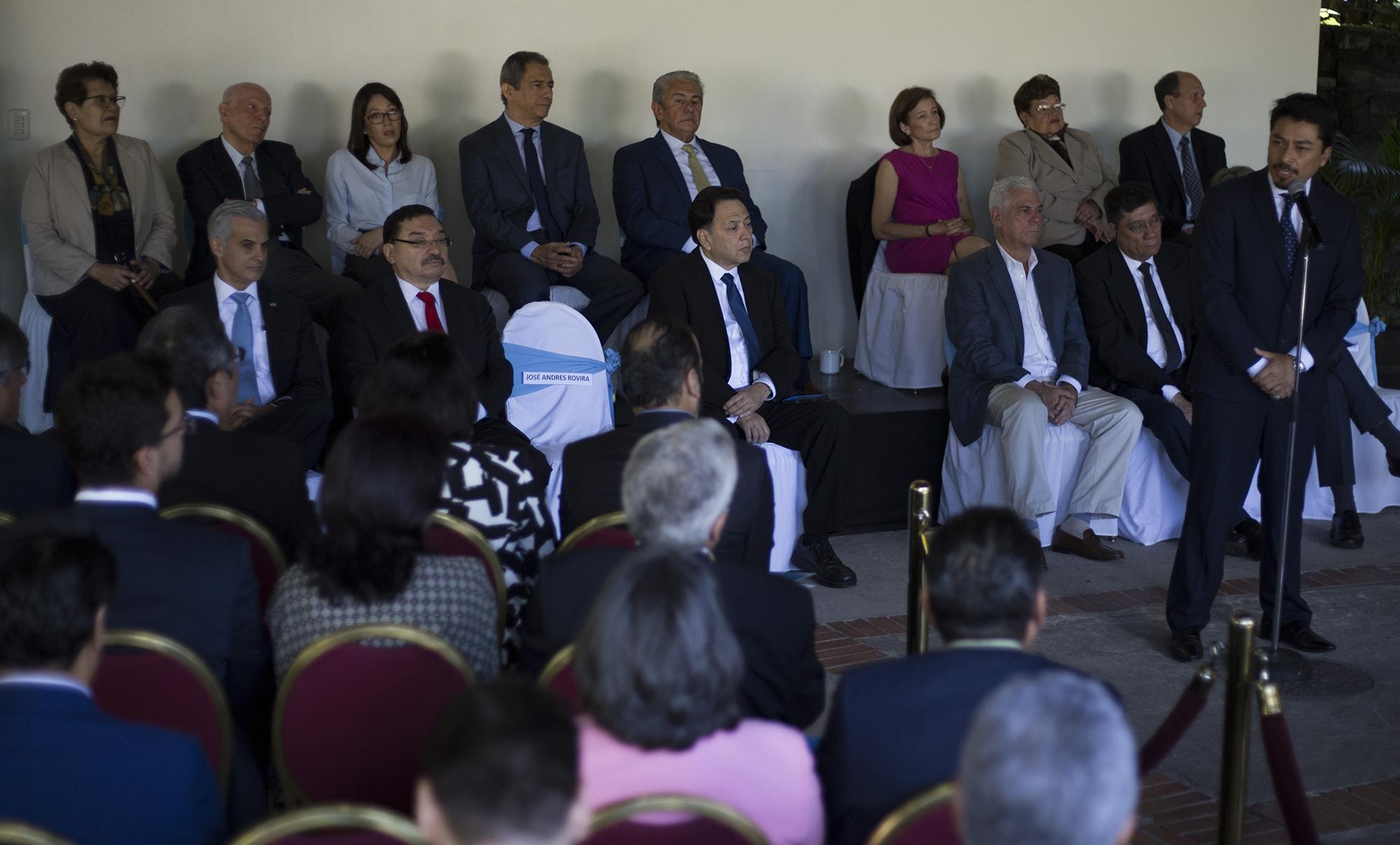 Actividad de firma de partidos políticos con representación en la Asamblea Legislativa para acuerdos de nación. Una iniciativa de la Organización de Naciones Unidas. Foto de El Faro, por Víctor Peña.