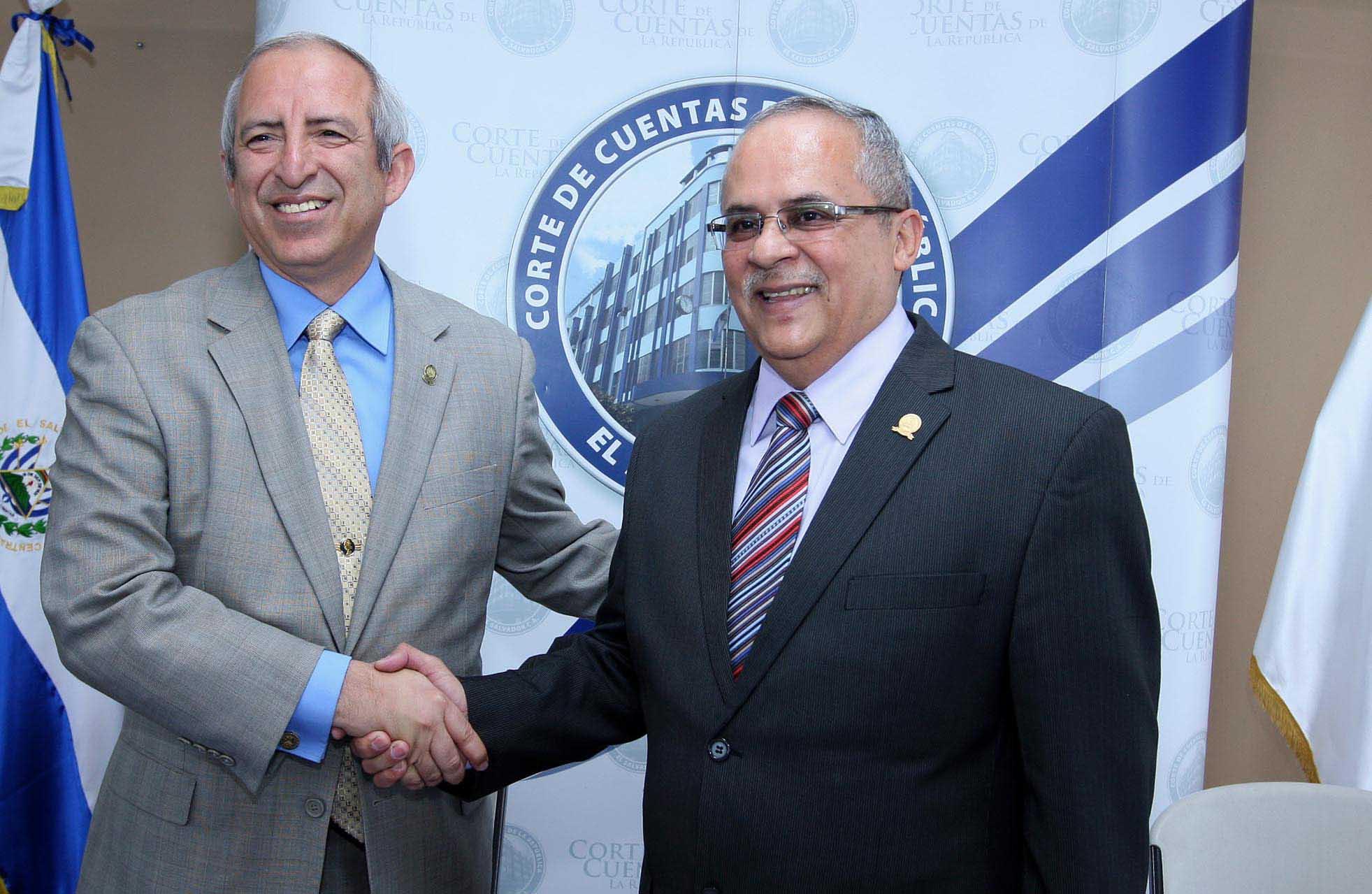 Sigfrido Reyes, expresidente de La Asamblea Legislativa y El expresidente de la Corte de Cuentas de la República, Marcos Gregorio Sánchez Trejo. Enero de 2012. Foto: Roberto Ayala / Asamblea Legislativa 