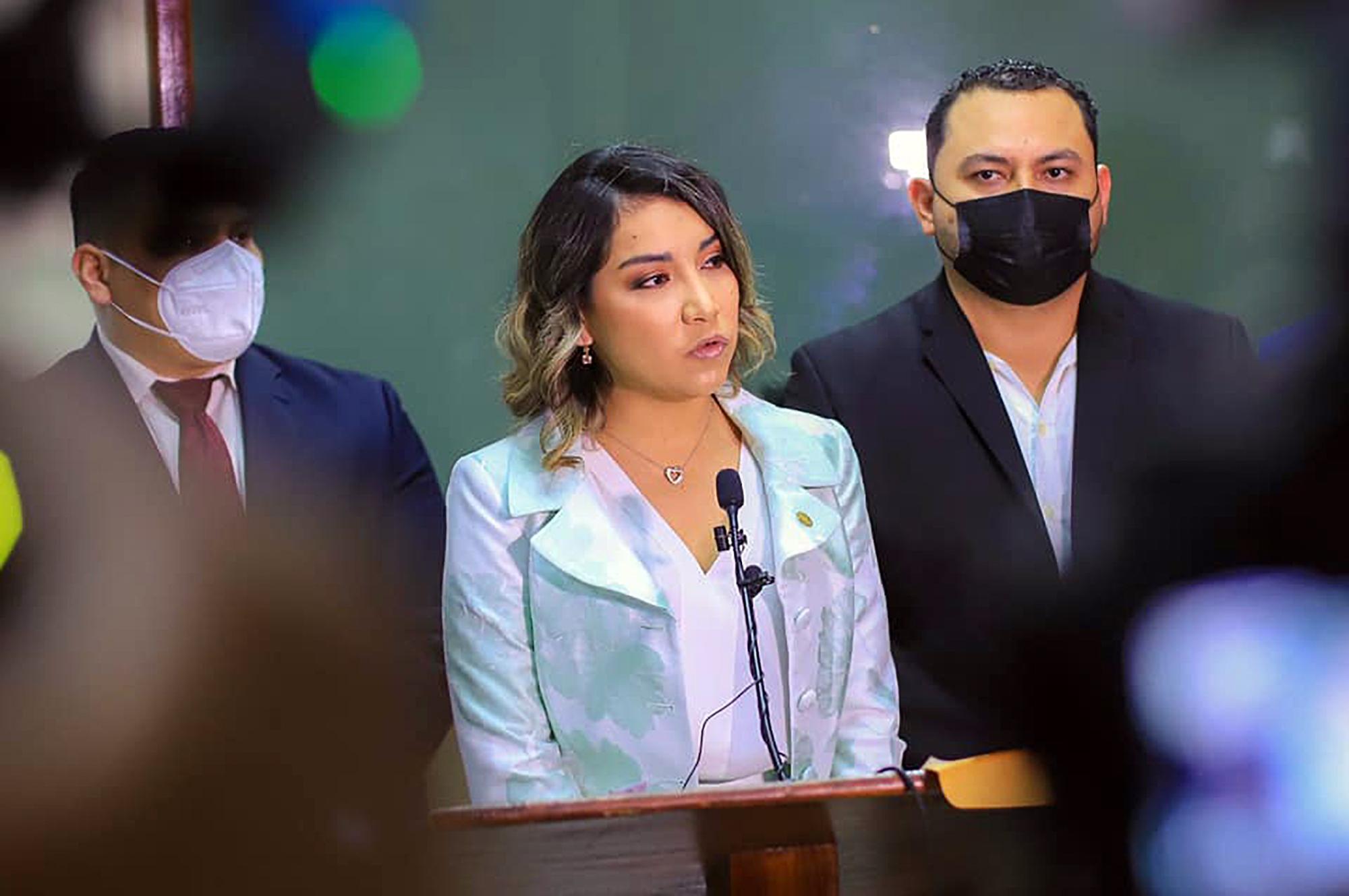 Dania Gonzaléz y Héctor Sales. Foto tomada de las redes sociales del diputado.