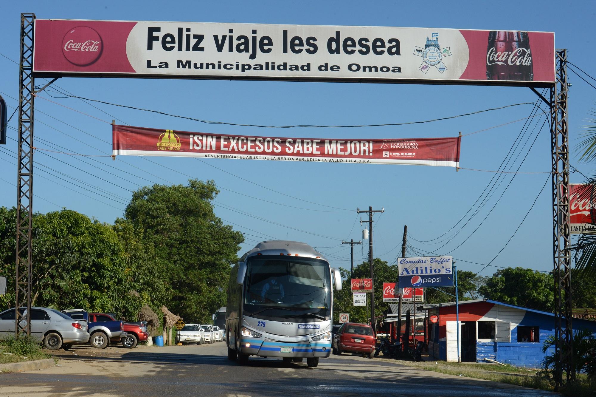 Puesto fronterizo de Corinto, uno de los tres que hay en la frontera entre Guatemala y Honduras. Foto Orlando Sierra (AFP).