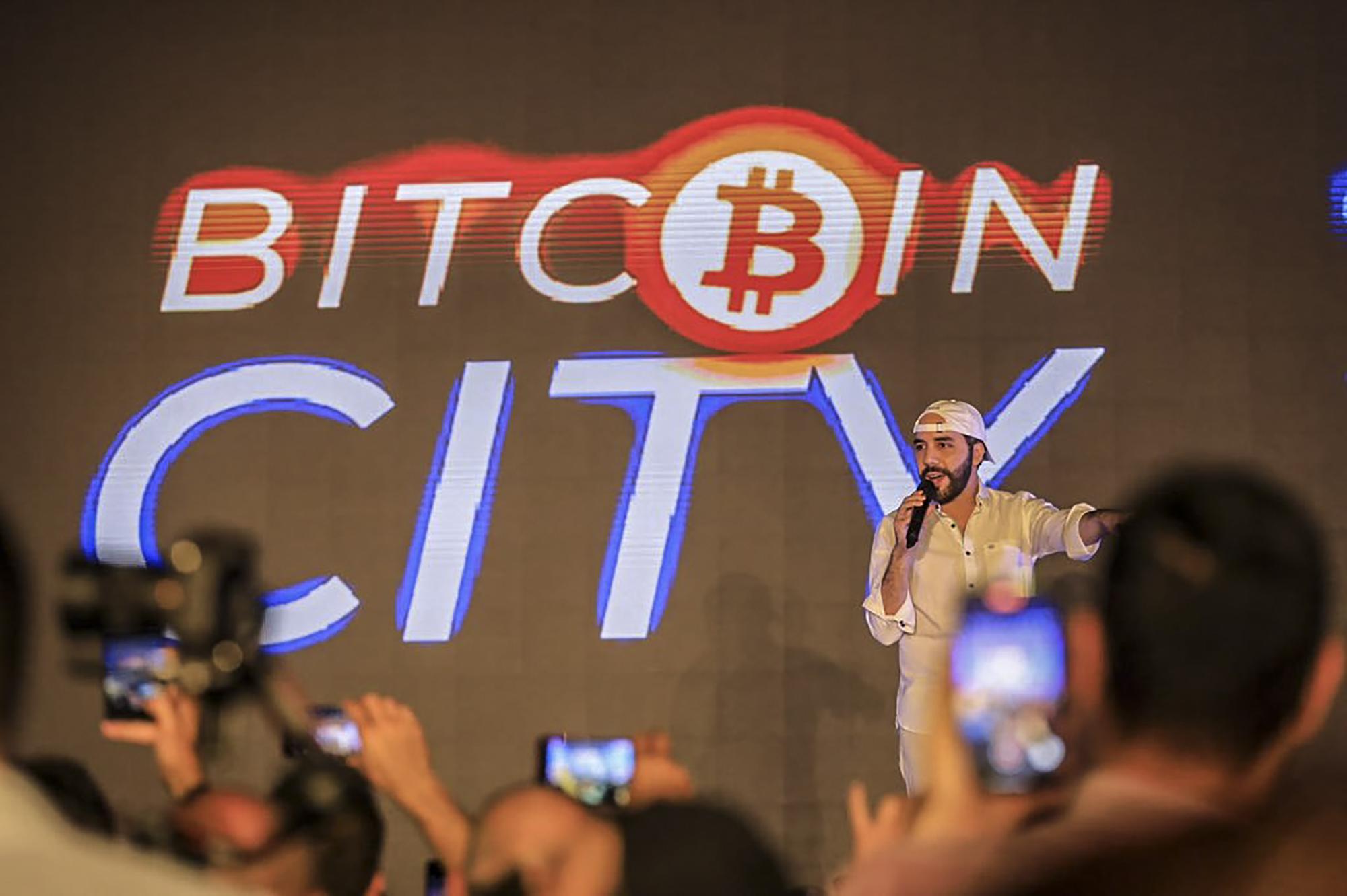 El presidente Nayib Bukele durante el anuncio de Bitcoin City en el cierre de la semana de Labitconf el 20 de noviembre del 2021 en Mizata, La Libertad. Foto: Casa Presidencial.