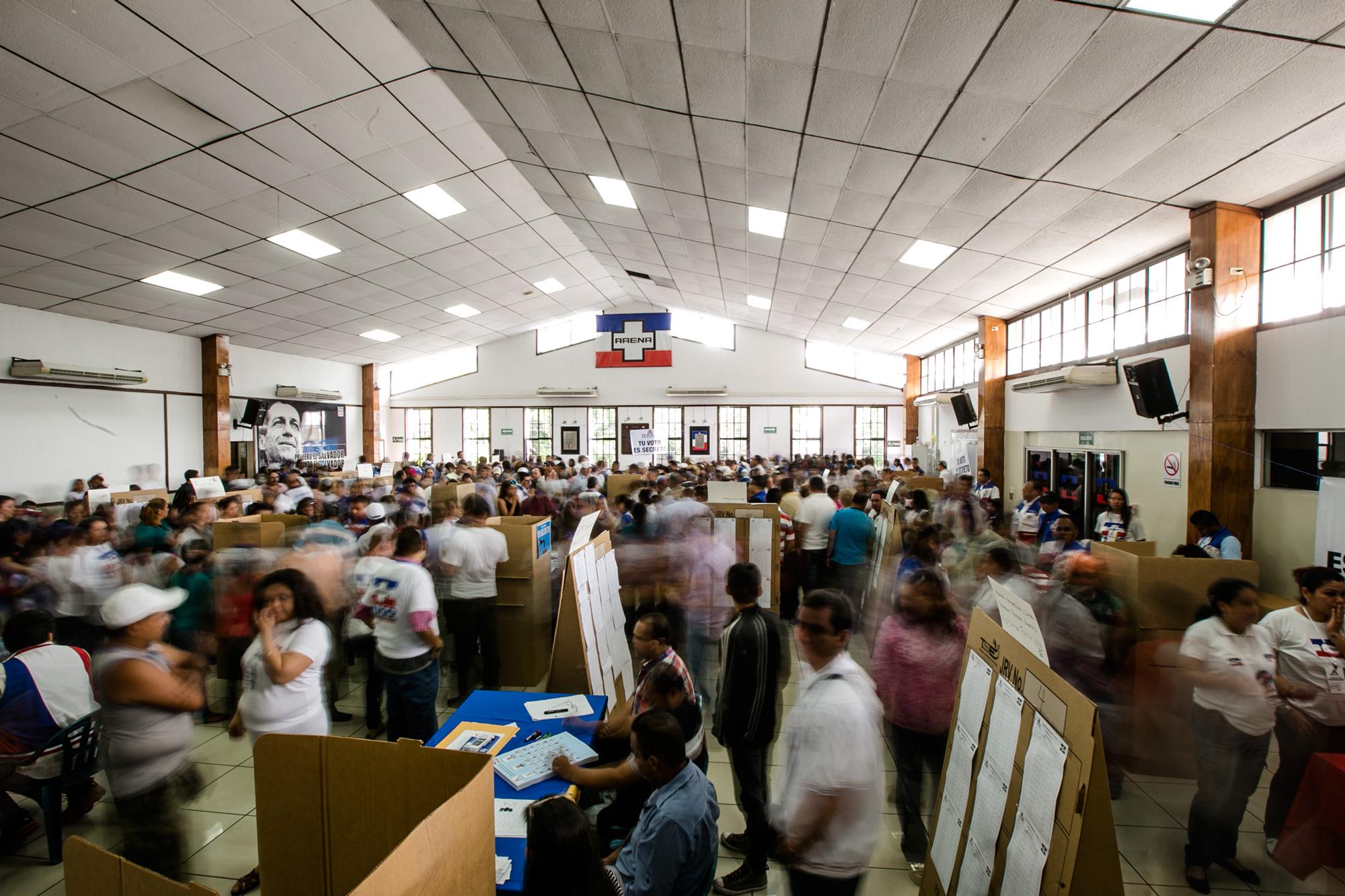 Desde las ocho de la mañana hasta las cuatro de la tarde fueron habilitadas las urnas para que los areneros emitieran su voto. Según el padrón electoral habían 25,456 afiliados, aunque no se esperaban que la afluencia fuera completa. Foto: Fred Ramos