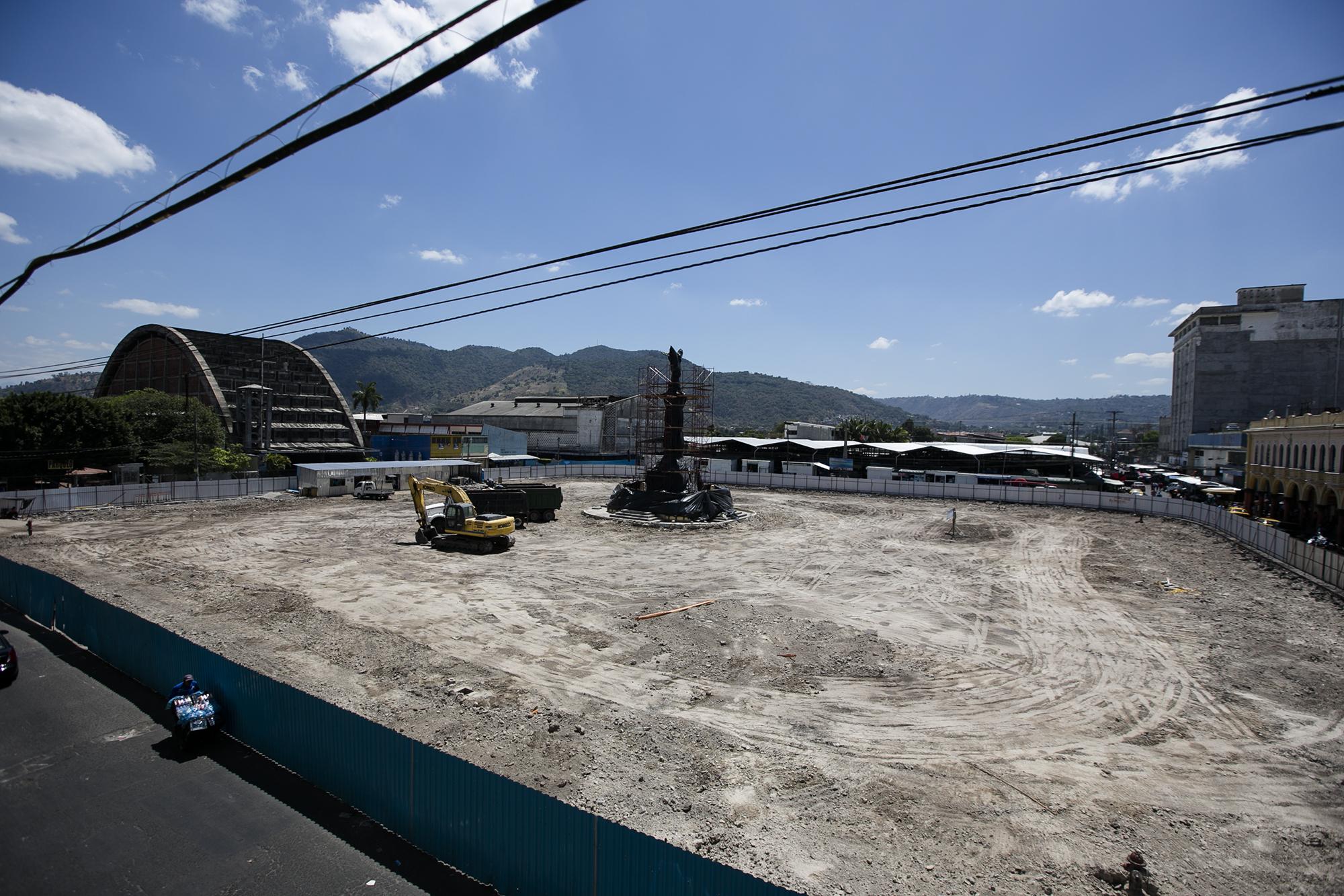 La empresa tiene firmado contrato para ejecutar las obras de remodelación en 180 días. Esto significaría que la nueva Plaza Libertad se inaugurará en los albores de las fiestas agostinas. Foto: Fred Ramos.