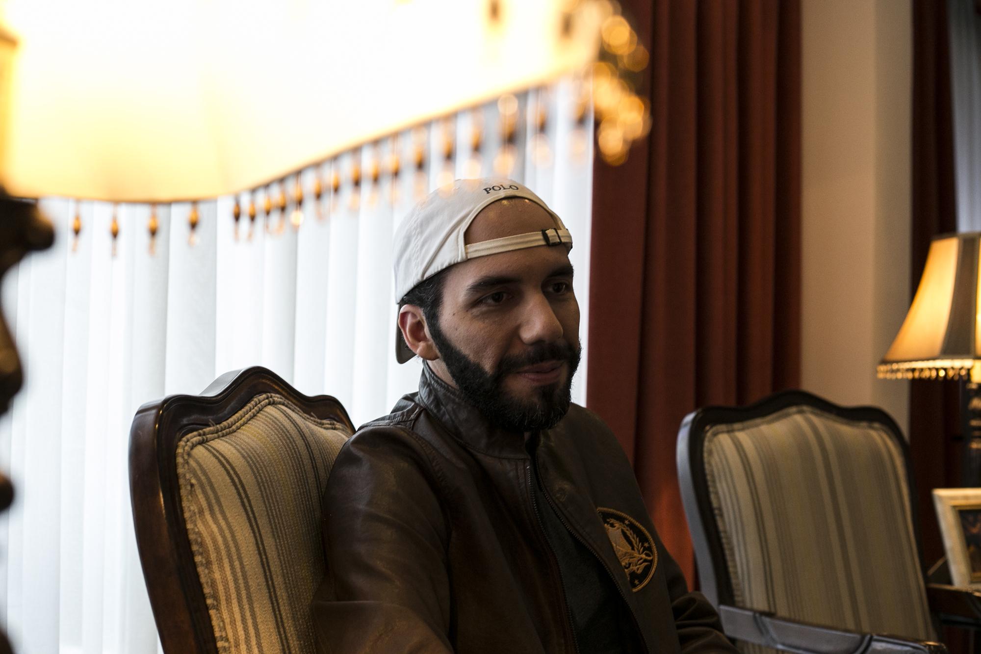 El alcalde de San Salvador Nayib Bukele es entrevistado por El Faro en su despacho en San Salvador, el 9 de marzo de 2017. Foto: Fred Ramos