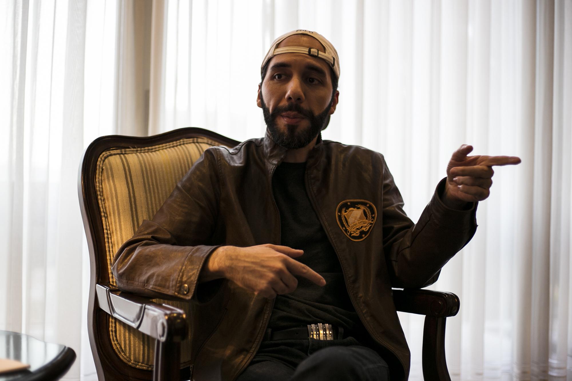 El alcalde de San Salvador Nayib Bukele es entrevistado por El Faro en su despacho en San Salvador, el 9 de marzo de 2017. Foto: Fred Ramos