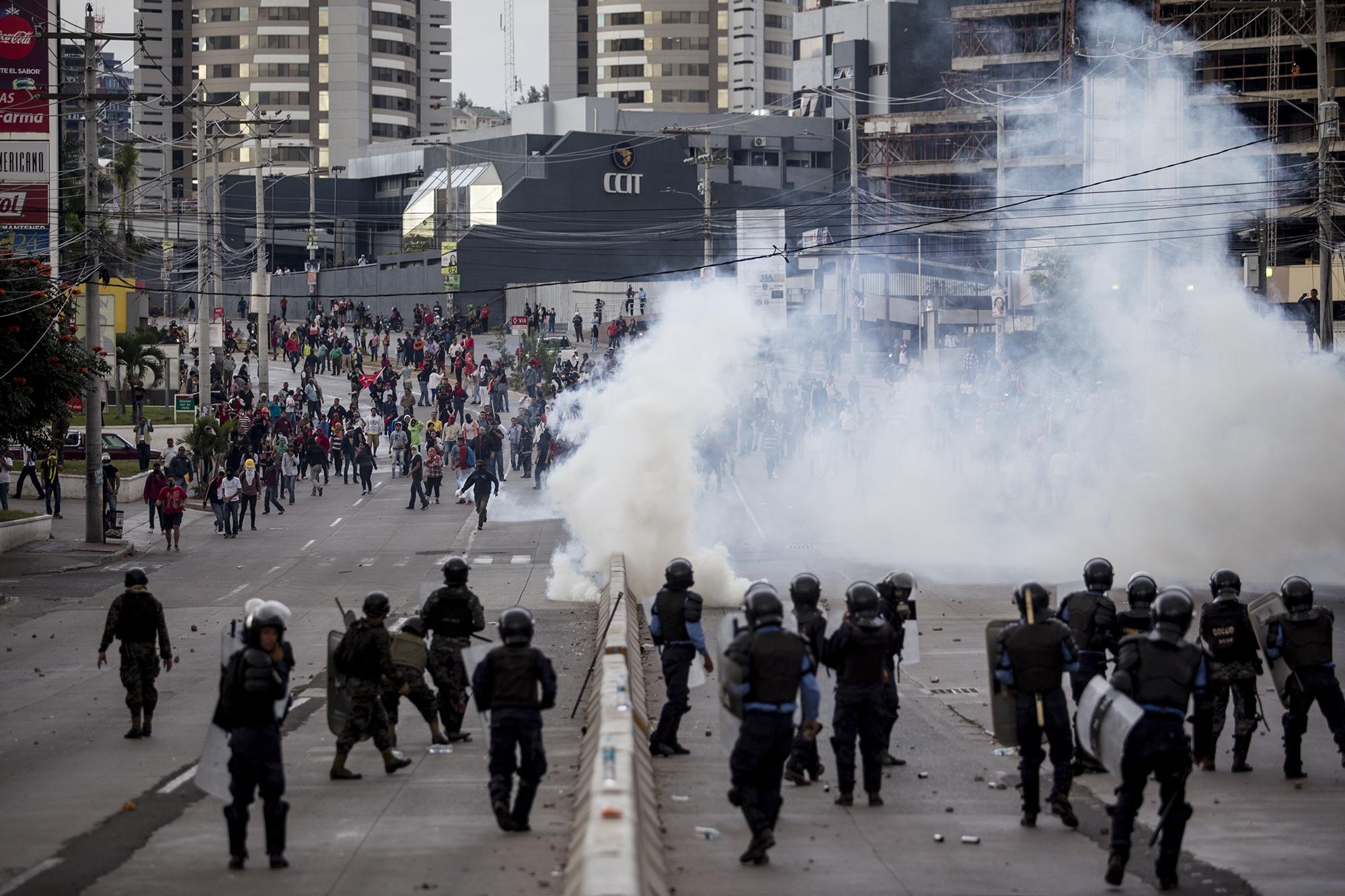 Las protestas del jueves 30 se registraron en diferentes ciudades y departamentos de todo el país. En el transcurso de la jornada hubo inmuebles quemados, automóviles dañados, calles bloqueadas y colonias sitiadas.