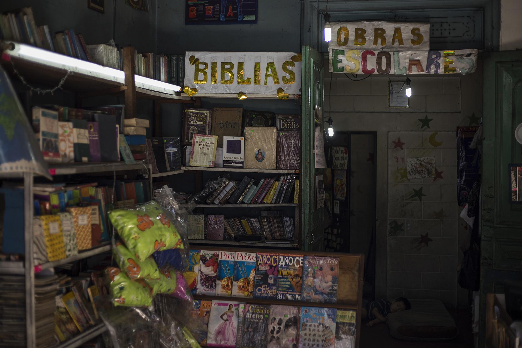 Interior de la tienda de libros 