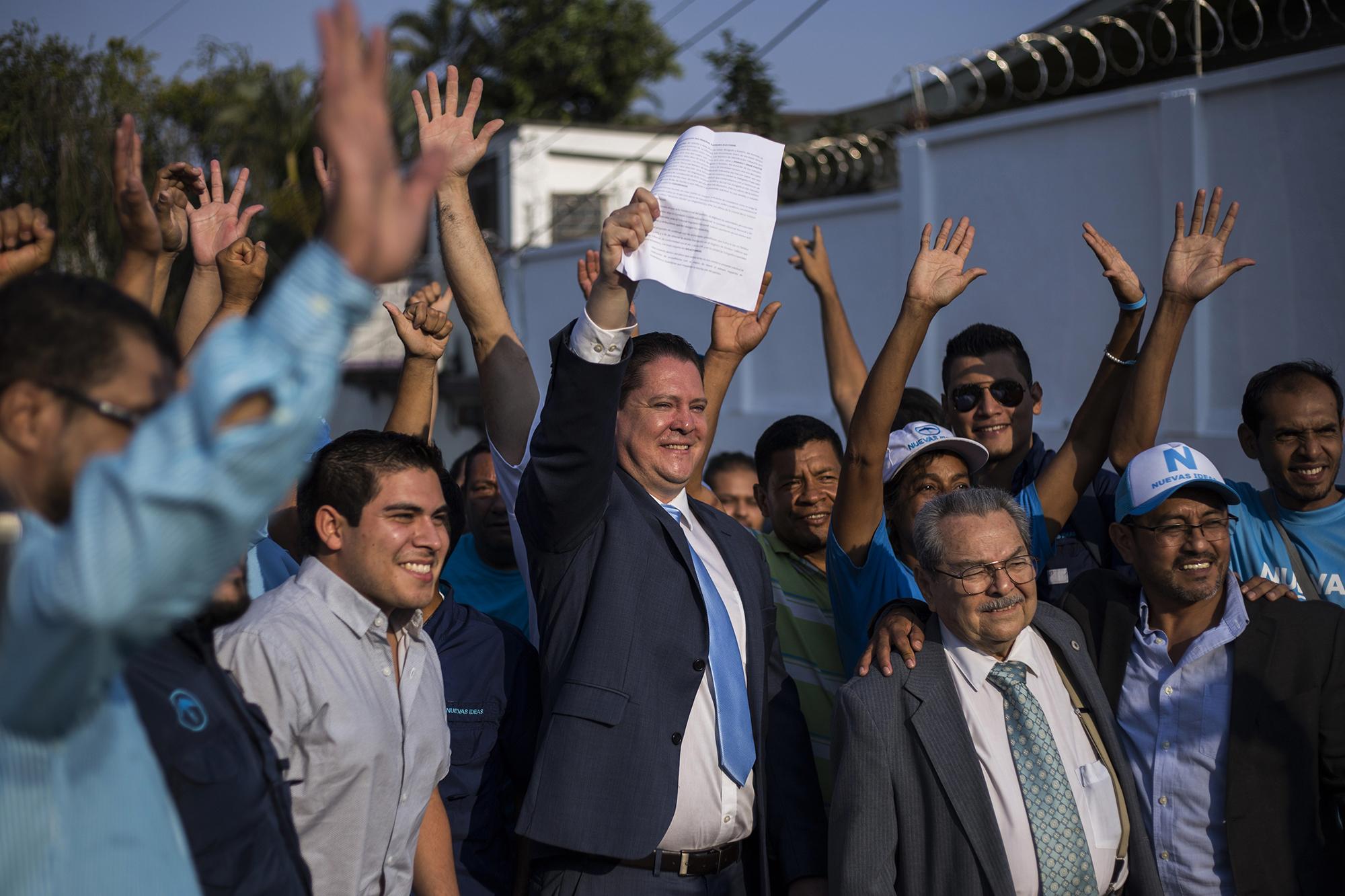 Federico Anliker, secretario de Nuevas Ideas, en el inicio del proceso de inscripción formal como partido político ante el TSE. 4 de abril de 2018.