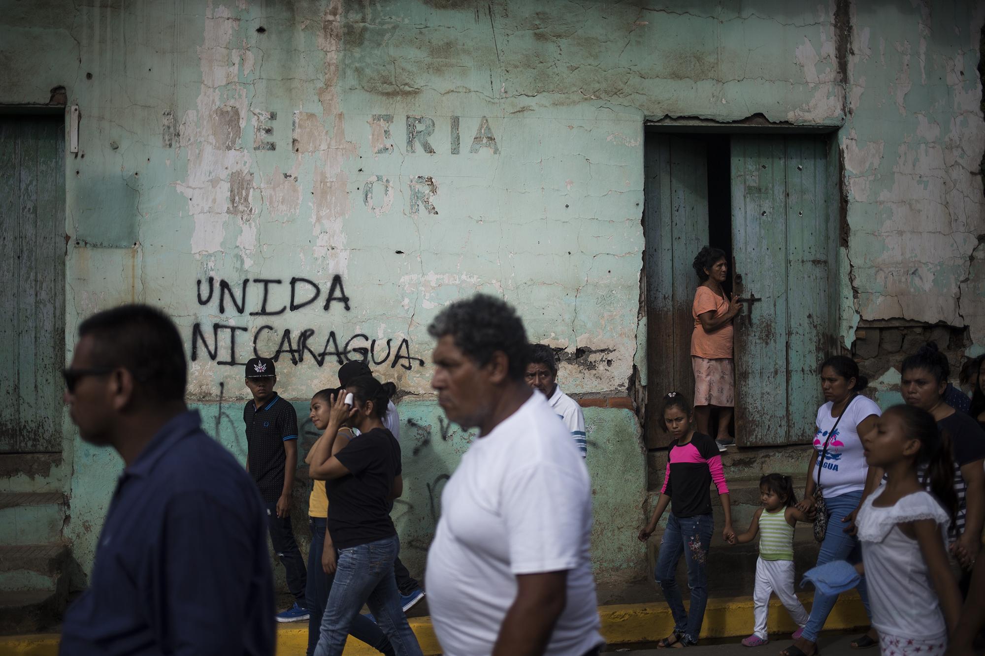 El conflicto se intensificó en Masaya, sus habitantes intentan retomar la rutina normal en las calles, pero los negocios están cerrados, las empresas no pueden abastecer sus servicios. Nadie puede ingresar a esta ciudad en paro y llena de incontables barricadas.