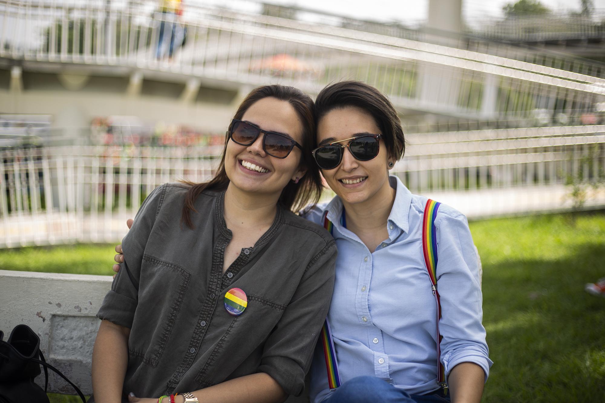 Ellas dos participaron en la marcha del orgullo, celebrada en El Salvador, en 2018. En el momento de la marcha, explicaron que son pareja.