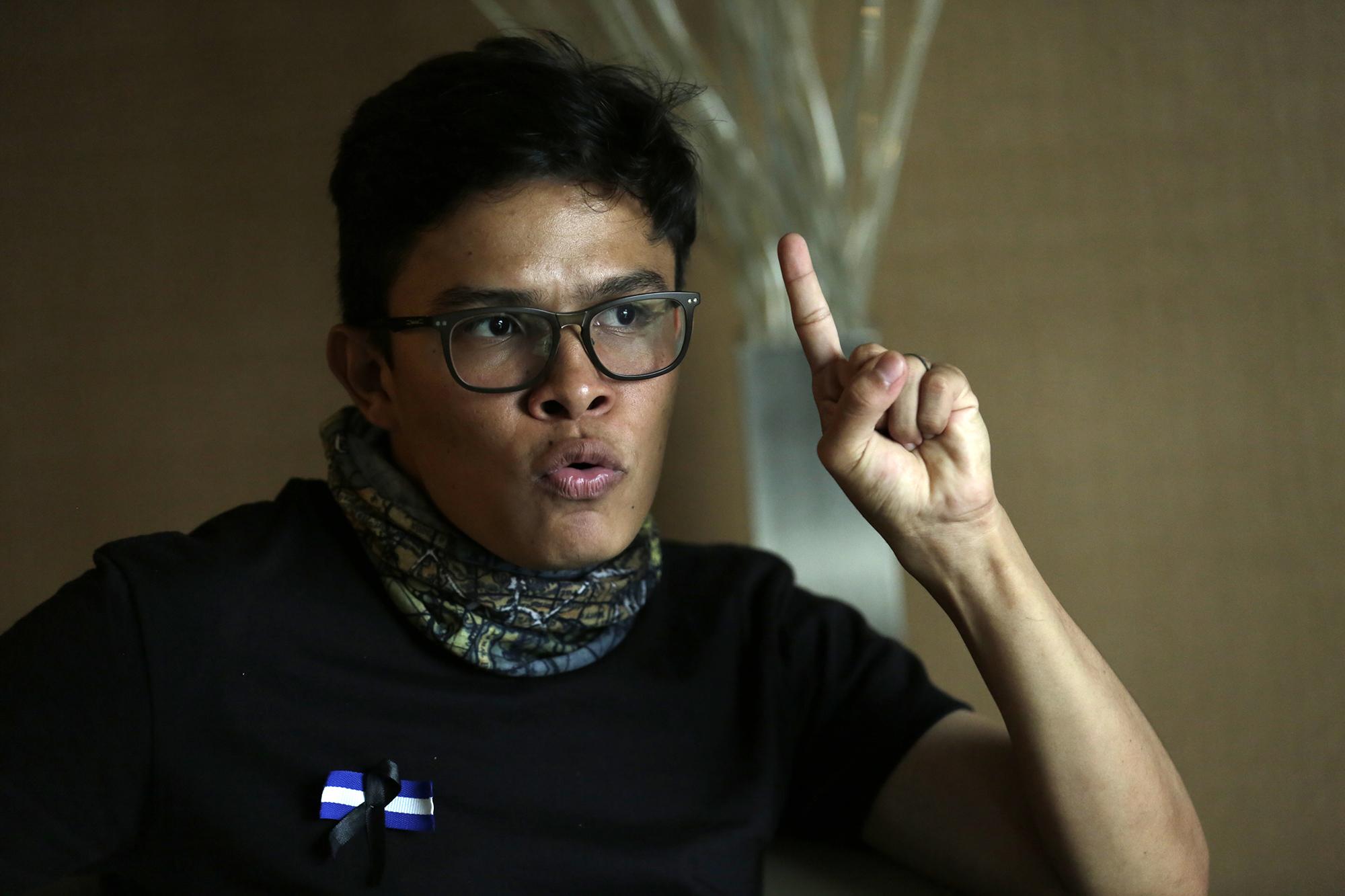 Víctor Cuadras, estudiante nicaragüense que desde el 19 de abril de 2018 ha participado en las protestas contra el Gobierno de Nicaragua, hizo una gira en El Salvador acompañado de otros estudiantes universitarios. Cuadras se reunió con el alcalde de San Salvador y personeros de Arena, lo que le ha valido críticas de la oposición en Nicaragua que lo señalan de seguir una agenda de derechas. Foto: AFP