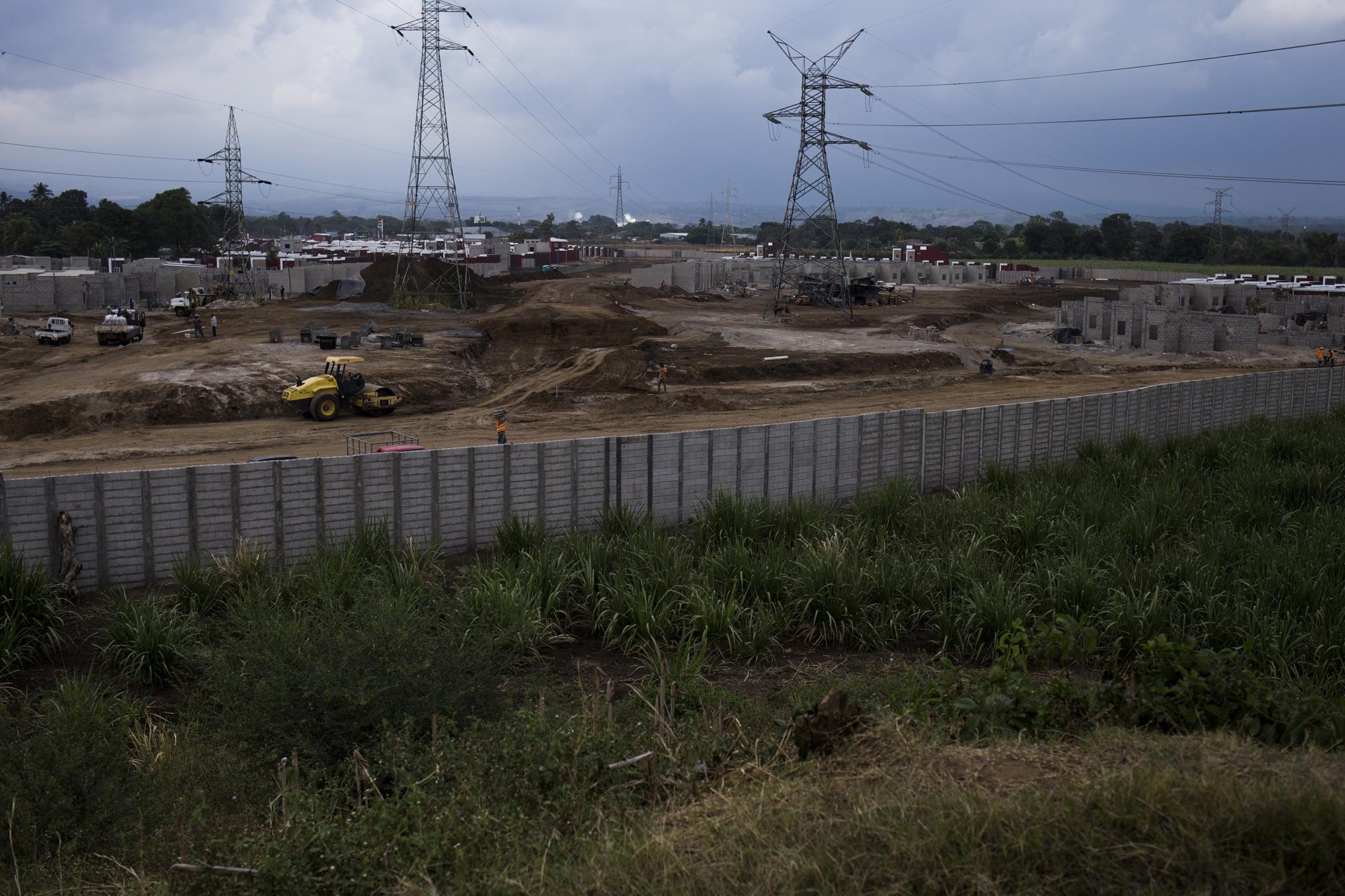 Construcción de la empresa Salazar Romero, en el sitio arqueológioc Tacuscalco, en el municipio de Nahulingo, Sonsonate.