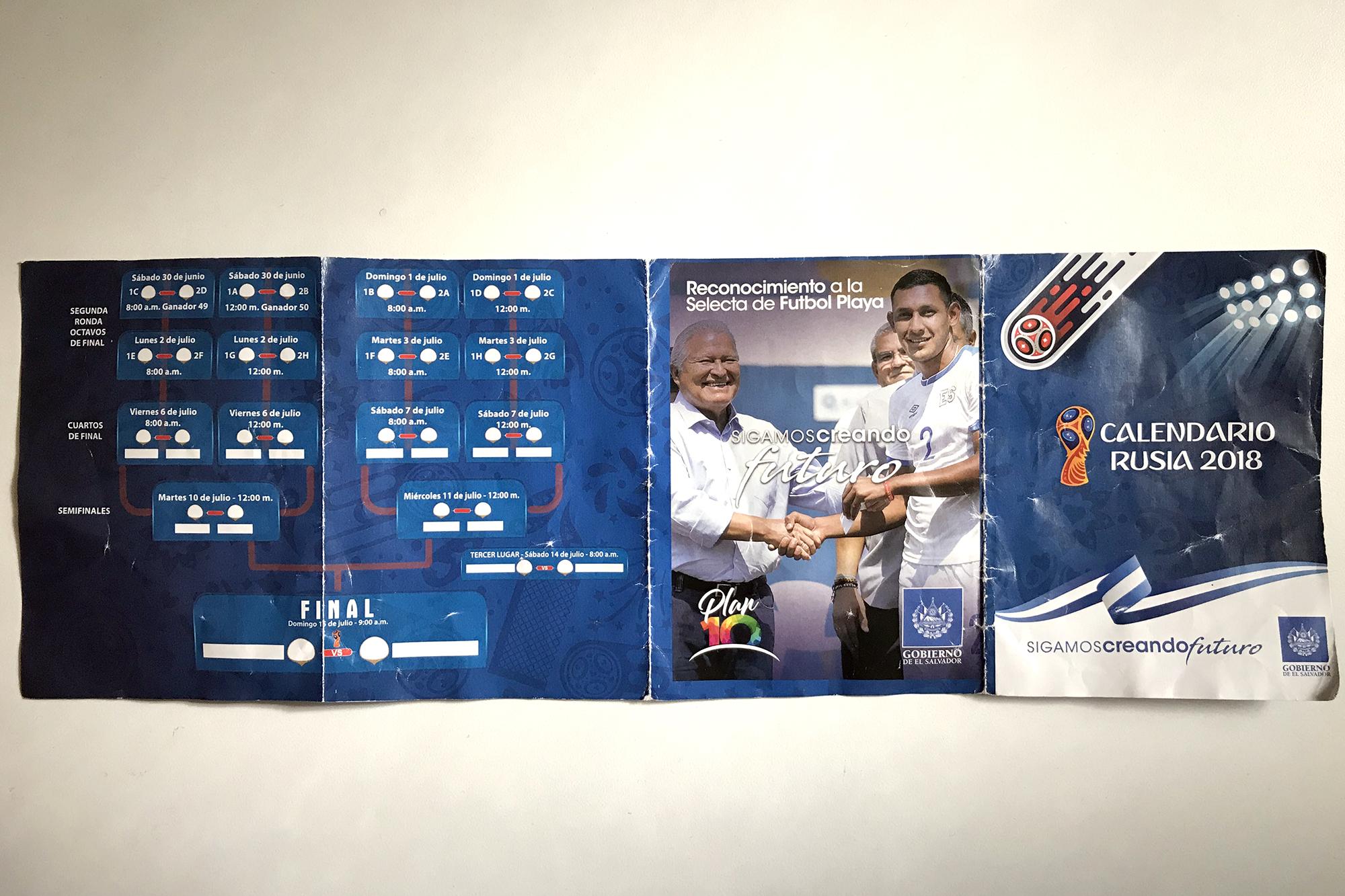 Calendario mundialista, que fue insertado en los periódicos de mayor circulación en El Salvador. El Gobierno de El Salvador gastó al menos 10 mil dólares en la reproducción y distribución de este material. 