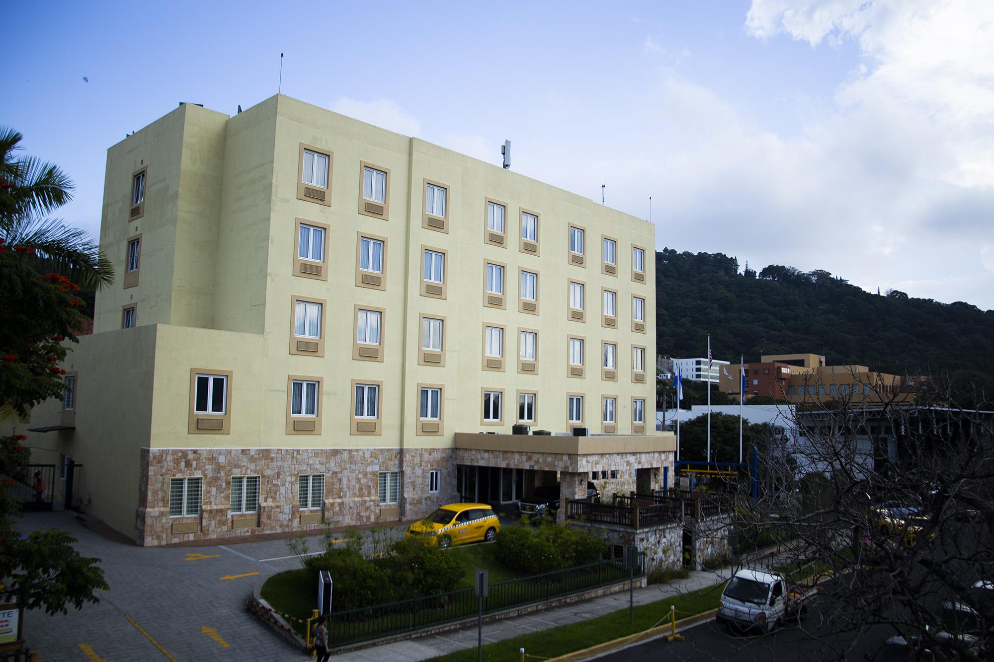 Hotel Beverly Hills, en Antiguo Cuscatlán, propiedad de Servicios Americanos, la empresa de Rogelio Cervantes, socio de Óscar Ortiz. 