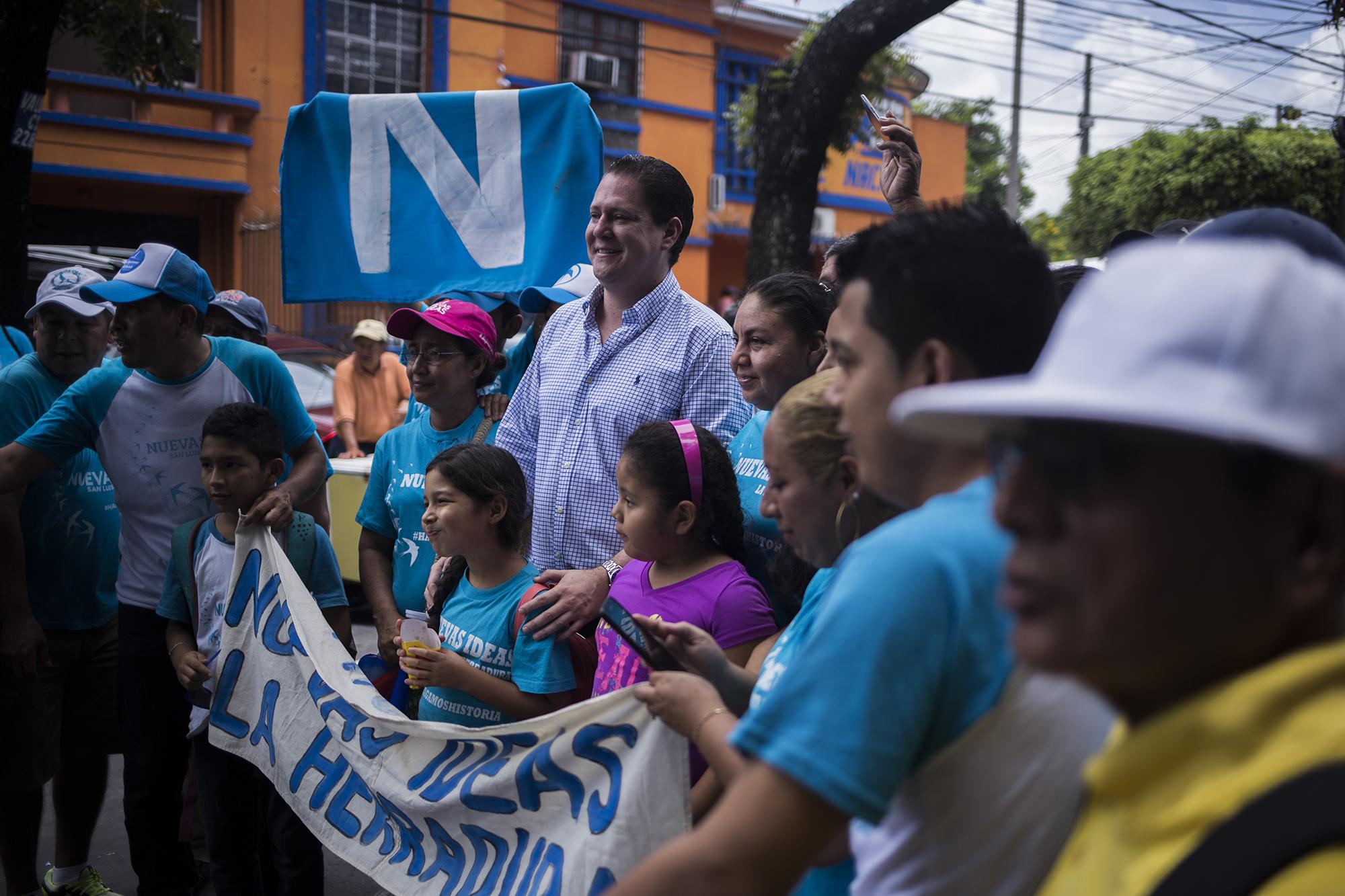 El secretario general del movimiento Nuevas Ideas, Federico Anliker, dijo que Bukele estaba acompañando 