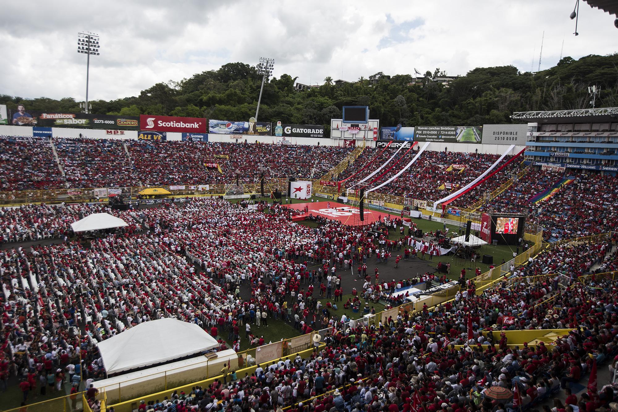 Imagen panorámica del Estadio Cuscatlán durante la XXXVI Conveción del FMLN, celebrada el 9 de septiembre de 2018. Foto Fred Ramos (El Faro).