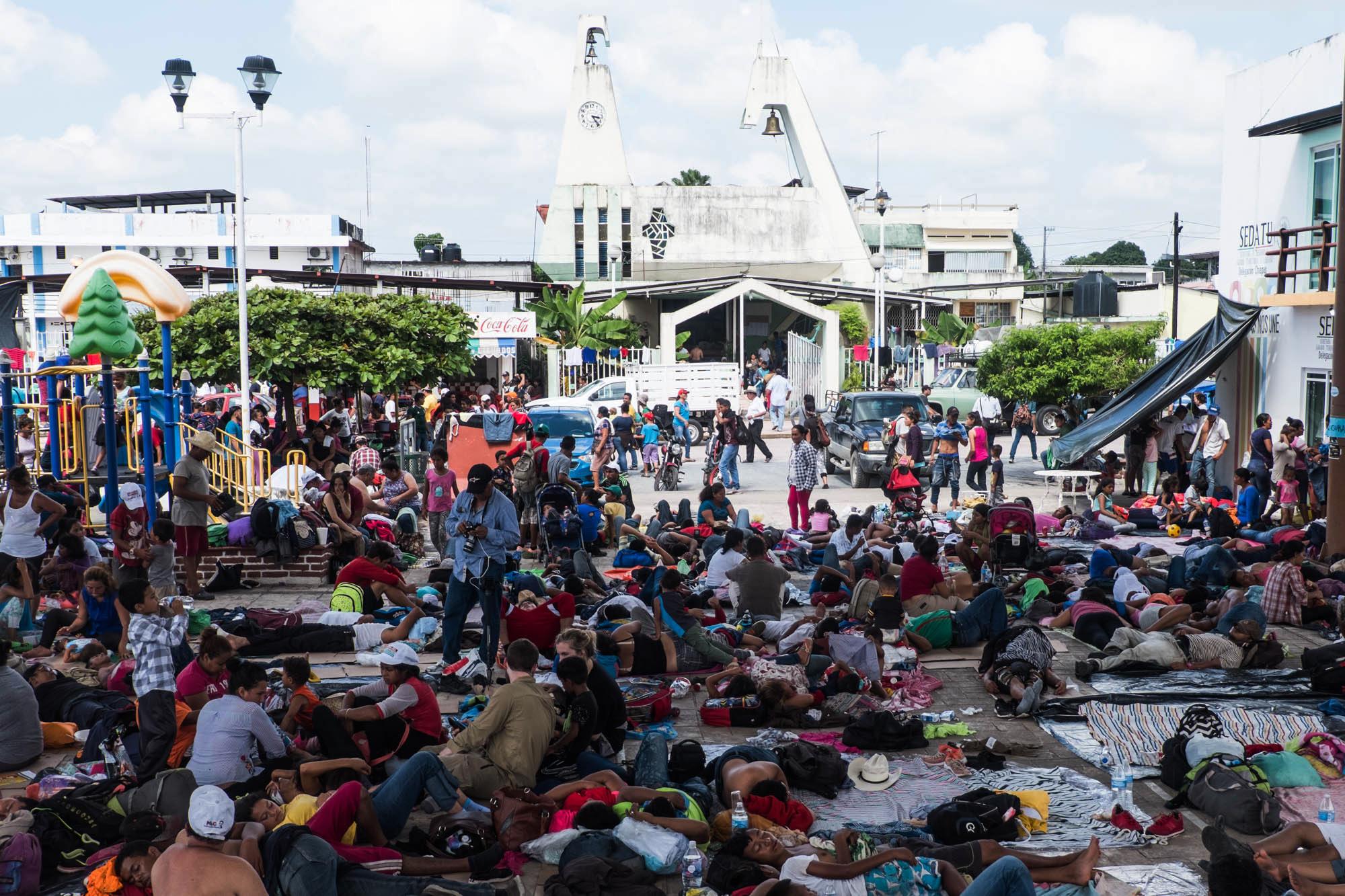 Caravana de migrantes hondureños, durante su paso por el estado de Chiapas, México. Foto de El Faro: Fred Ramos. 