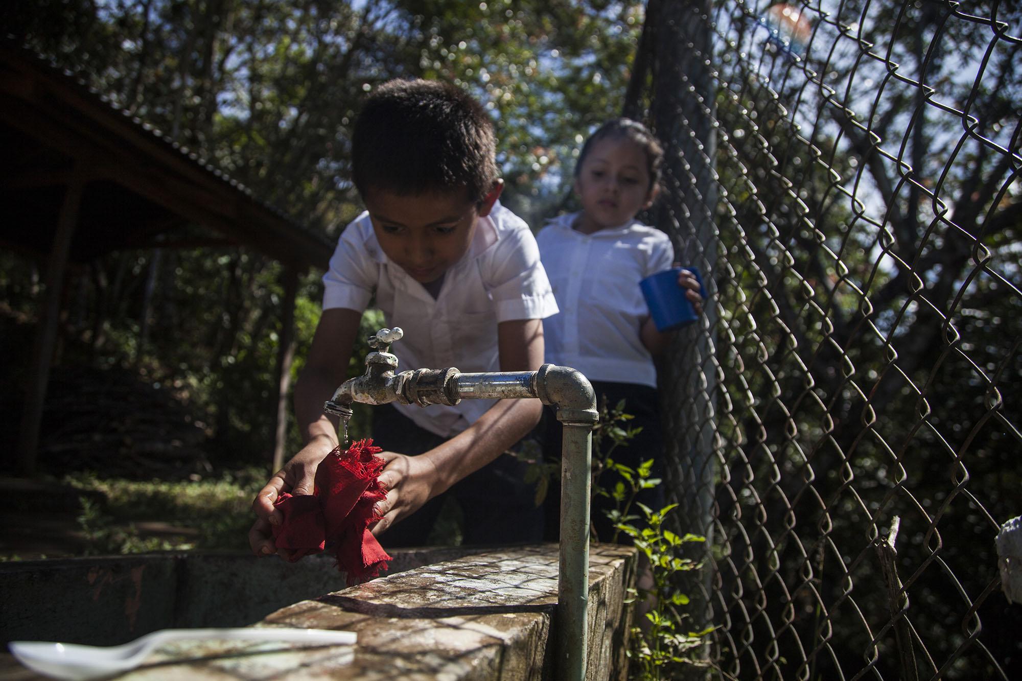 Para 2019, el presupuesto de educación alcanza el 3.69% del PIB. Según organizaciones internacionales y nacionales, lo óptimo es llegar al 6%. Foto de El Faro: Archivo.