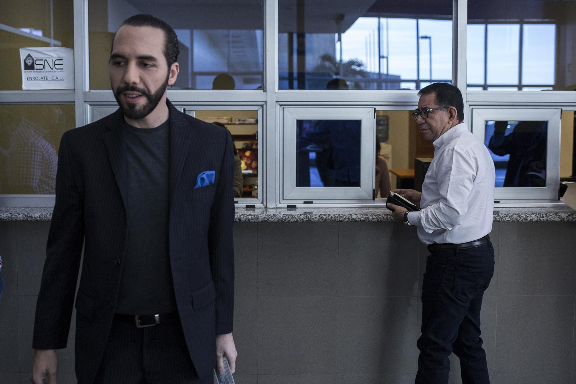 Nayib Bukele y Eugenio Chicas durante el seguimiento al proceso por calumnia, en el Juzgado de Sentencia de Santa Tecla. 22 de enero de 2019. Foto: Víctor Peña. 