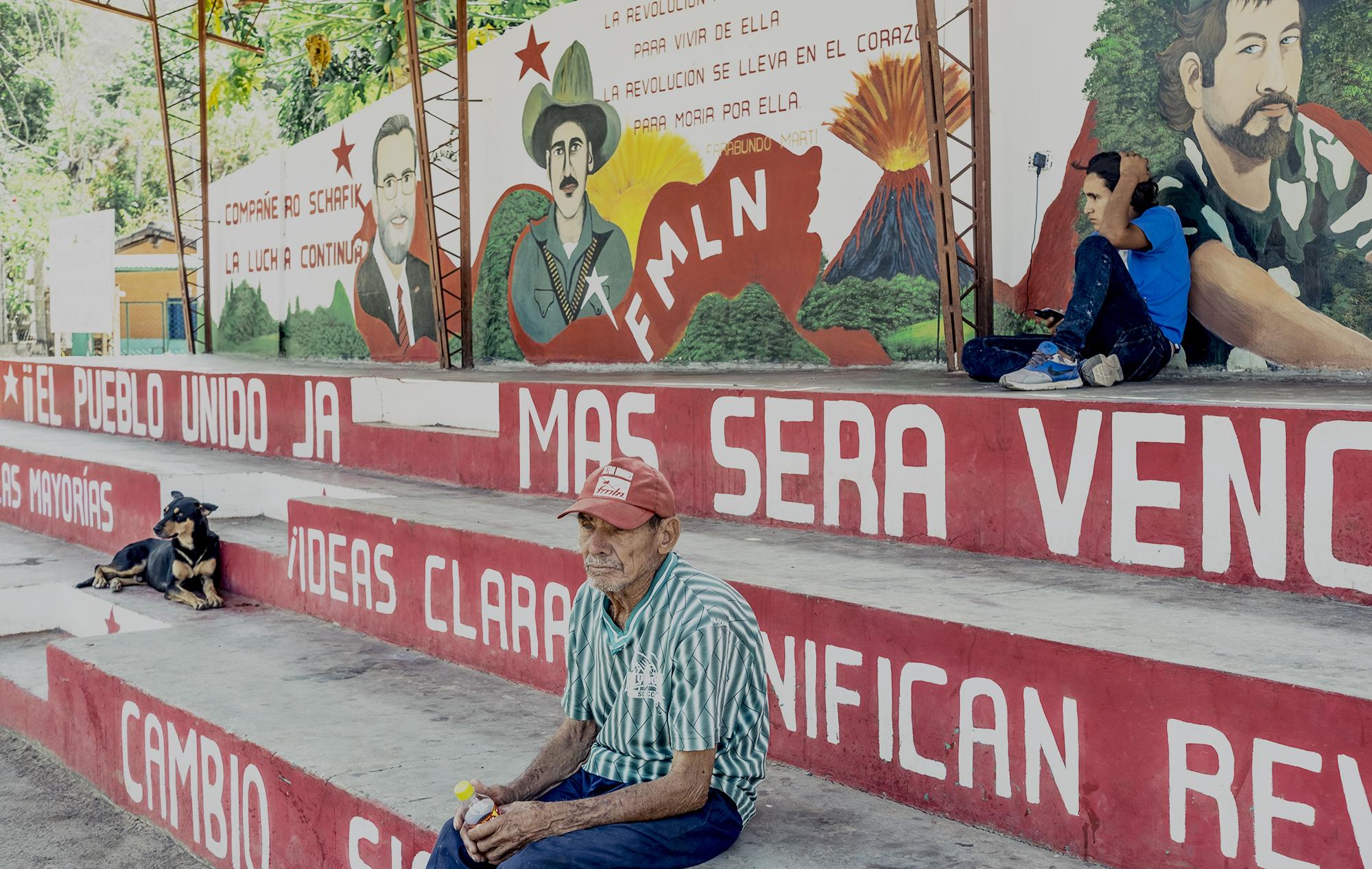Nueva Trinidad es un municipio de casi 3,000 habitantes. Su padrón electoral es de  2,559 personas.  En este municipio, el FMLN ganó con 689 votos. La plaza central esta vestida con un mural en donde aparecen Schafik Jorge Hándal, Farabundo Martí y Dimas Rodríguez, comandante de las FPL que murió en combate contra el Ejército en las faldas del volcán de San Salvador en 1989, durante la ofensiva 
