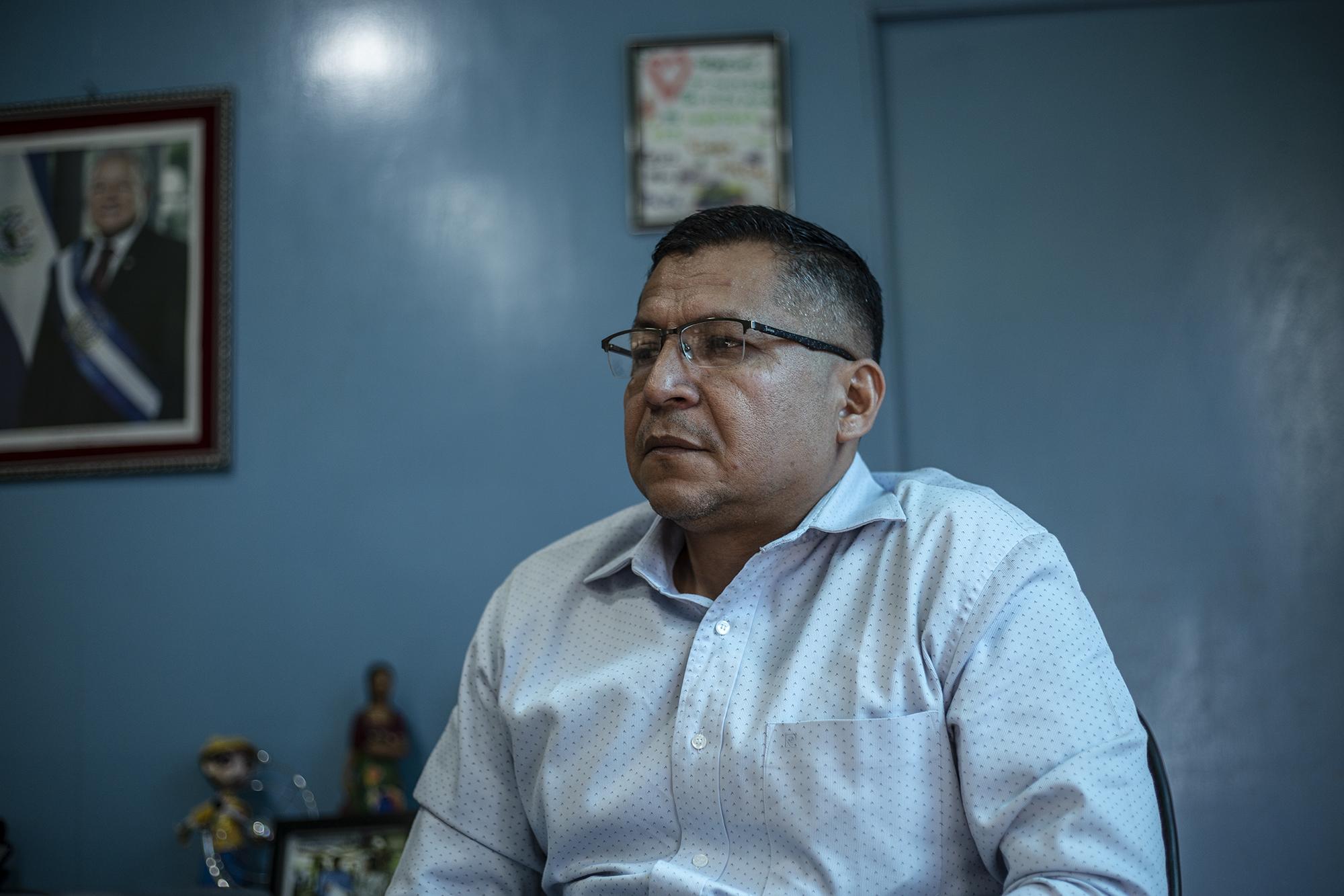 Élmer Mauricio Mira Guerra, director del Centro Penal La Esperanza. Foto Carlos Barrera.