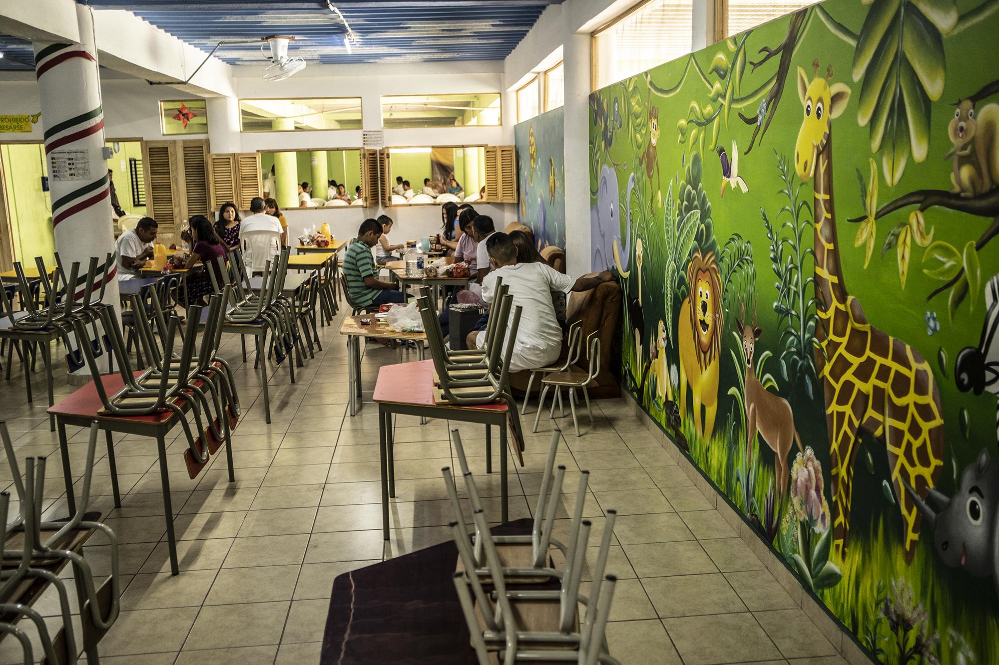 La ludoteca es un lugar que fue adecuado para que los internos puedan recibir la visita de sus hijos. Nueve reos fueron capacitados en el uso del material de la ludoteca, juegos para que los niños compartan un momento de diversión con sus padres. En los peores años de Mariona, hubo muchas denuncias de visitas que eran violadas o asaltadas cuando llegaban a visitar a sus parientes. 