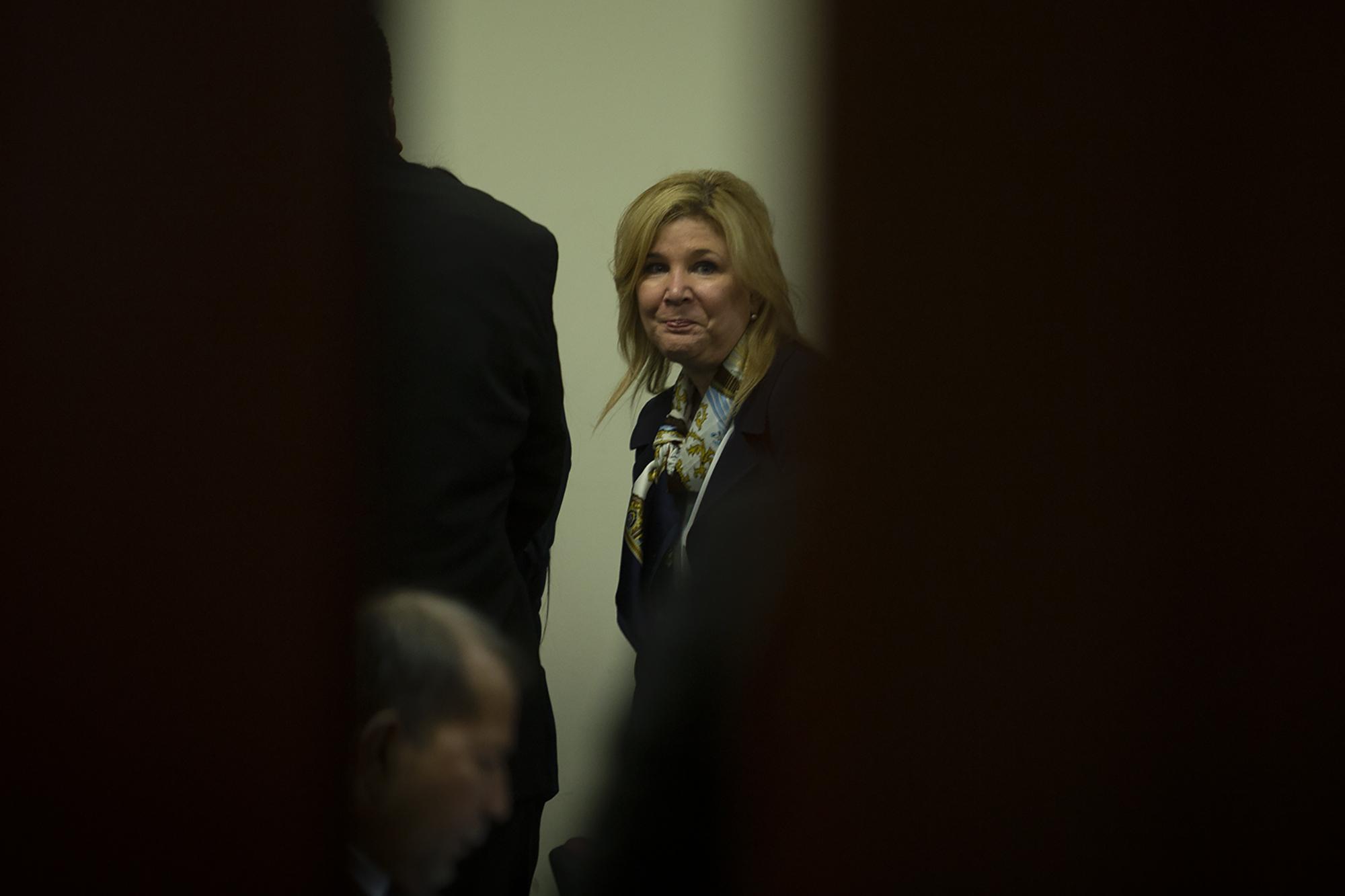 La ex primera dama Ana Ligia de Saca antes de la instalación de la audiencia preliminar en el Centro Judicial Isidro Menéndez. Foto de Carlos Barrera.