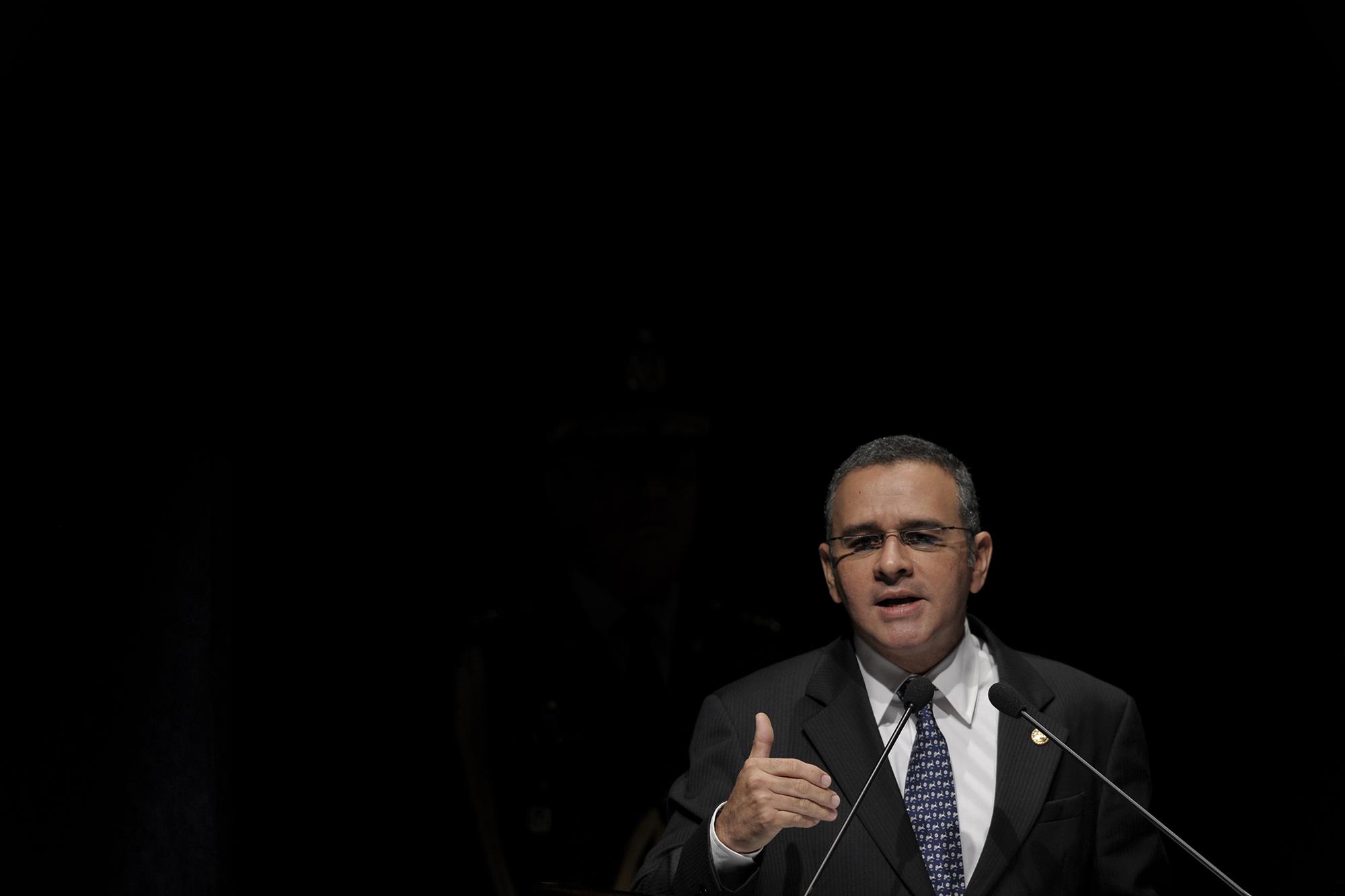 Presidente Mauricio Funes dando un discurso durante una ceremonia junto al presidente de Brasil Luiz Inacio Lula da Silva en Sao Paulo, agosto 2010. Foto: AFP PHOTO/Mauricio LIMA