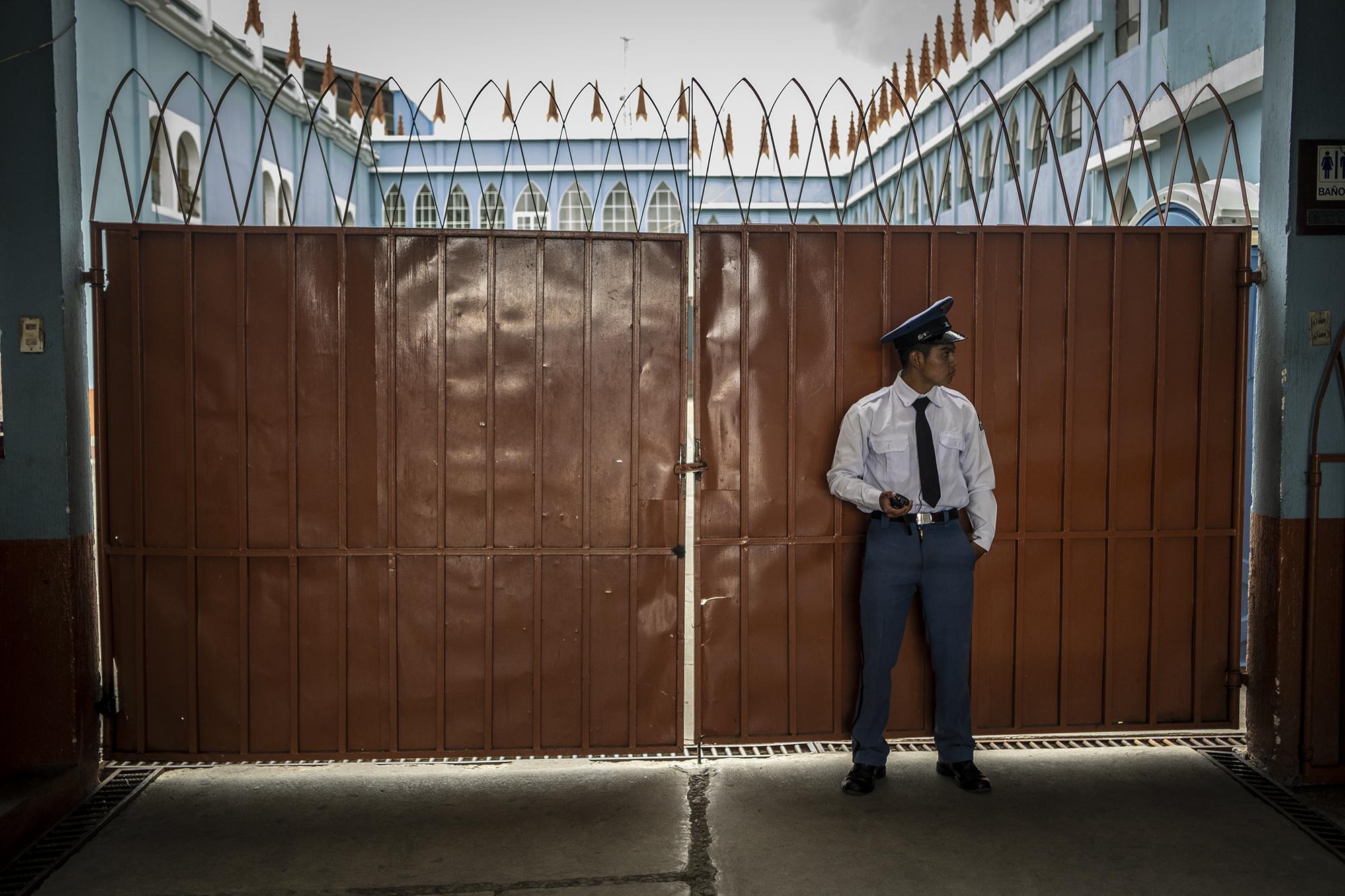 Leonel Castillo trabaja para la empresa de seguridad que brindó servicio para transportar los paquetes electorales a cada destino de Guatemala. 