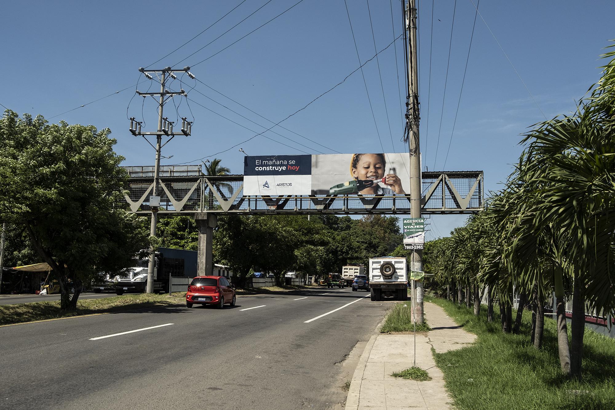 El secuestro del bus de la ruta 202 tuvo lugar en este tramo de la carretera Panamericana, entre la zona industrial American Park y el municipio de El Congo, Santa Ana. Foto de El Faro: Carlos Barrera.