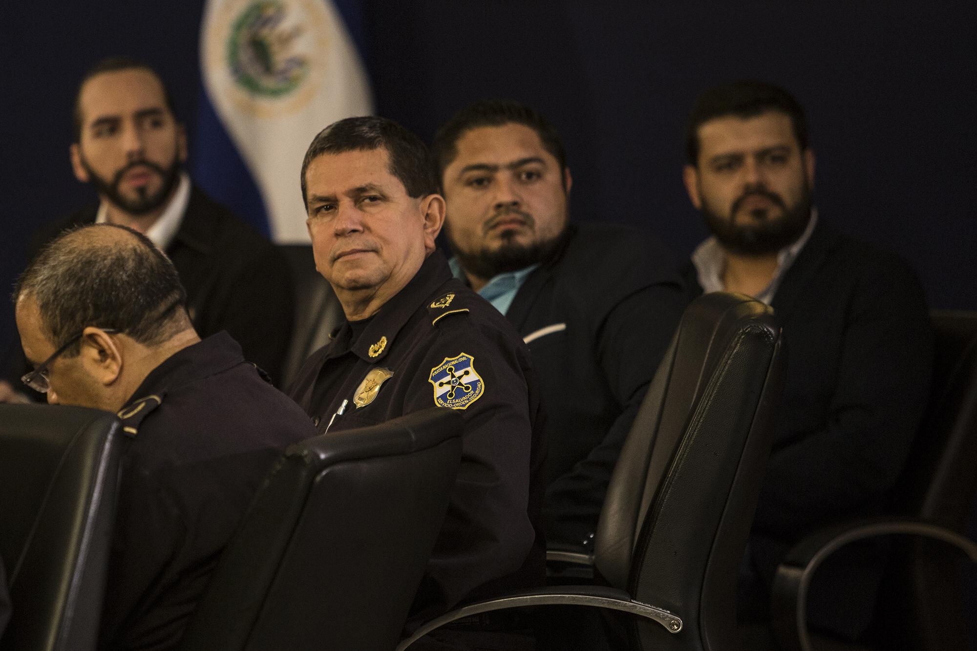 Mauricio Arriaza Chicas, al centro, en una de las primeras reuniones del gabinete de Seguridad del Gobierno Bukele. Foto de Víctor Peña