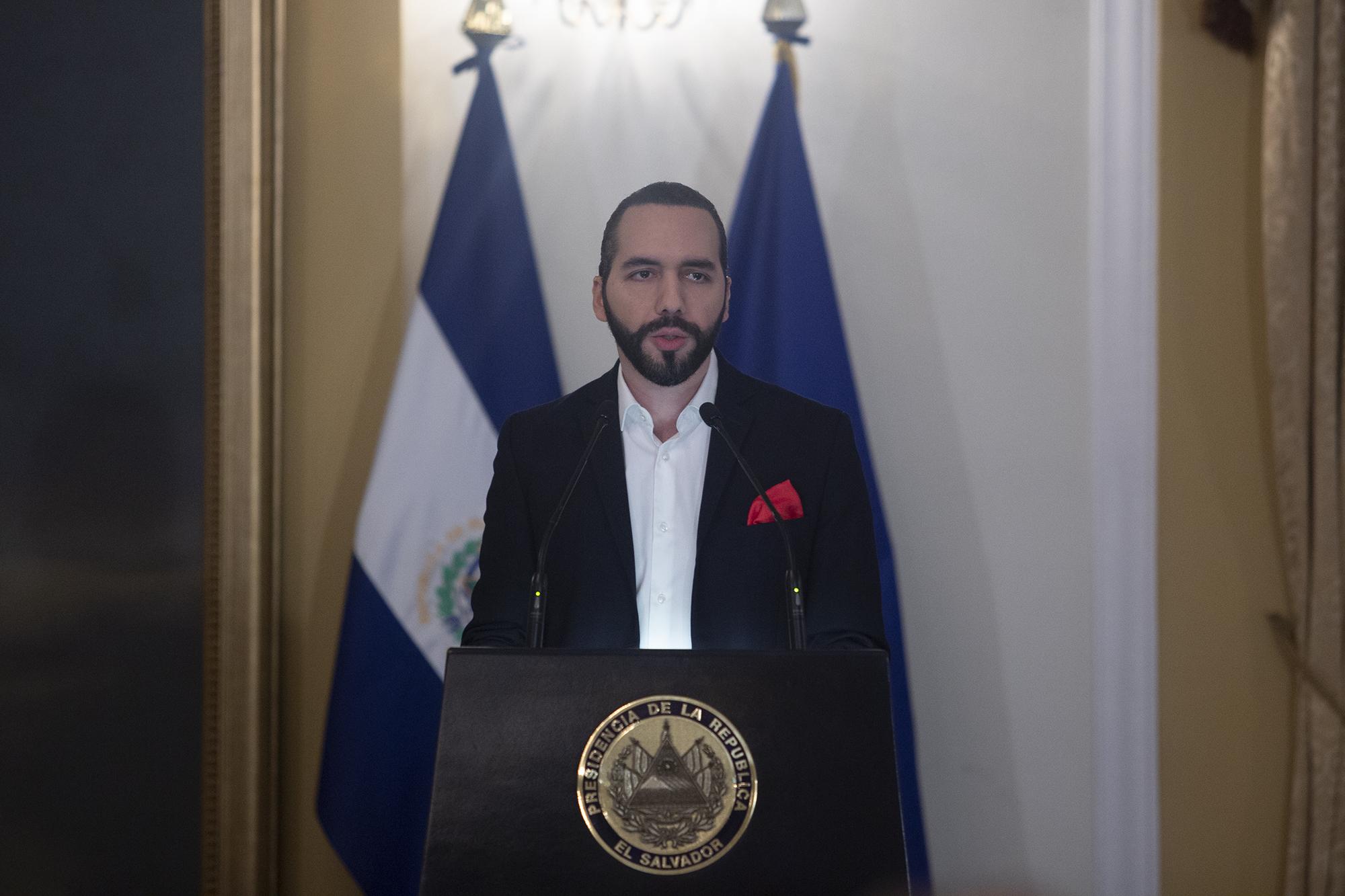 Nayib Bukele brindó una conferencia de prensa luego de firmar un acuerdo entre el gobierno de El Salvador y la Unión Europea para el  buen manejo de los fondos donados. Foto de El Faro/ Carlos Barrera 