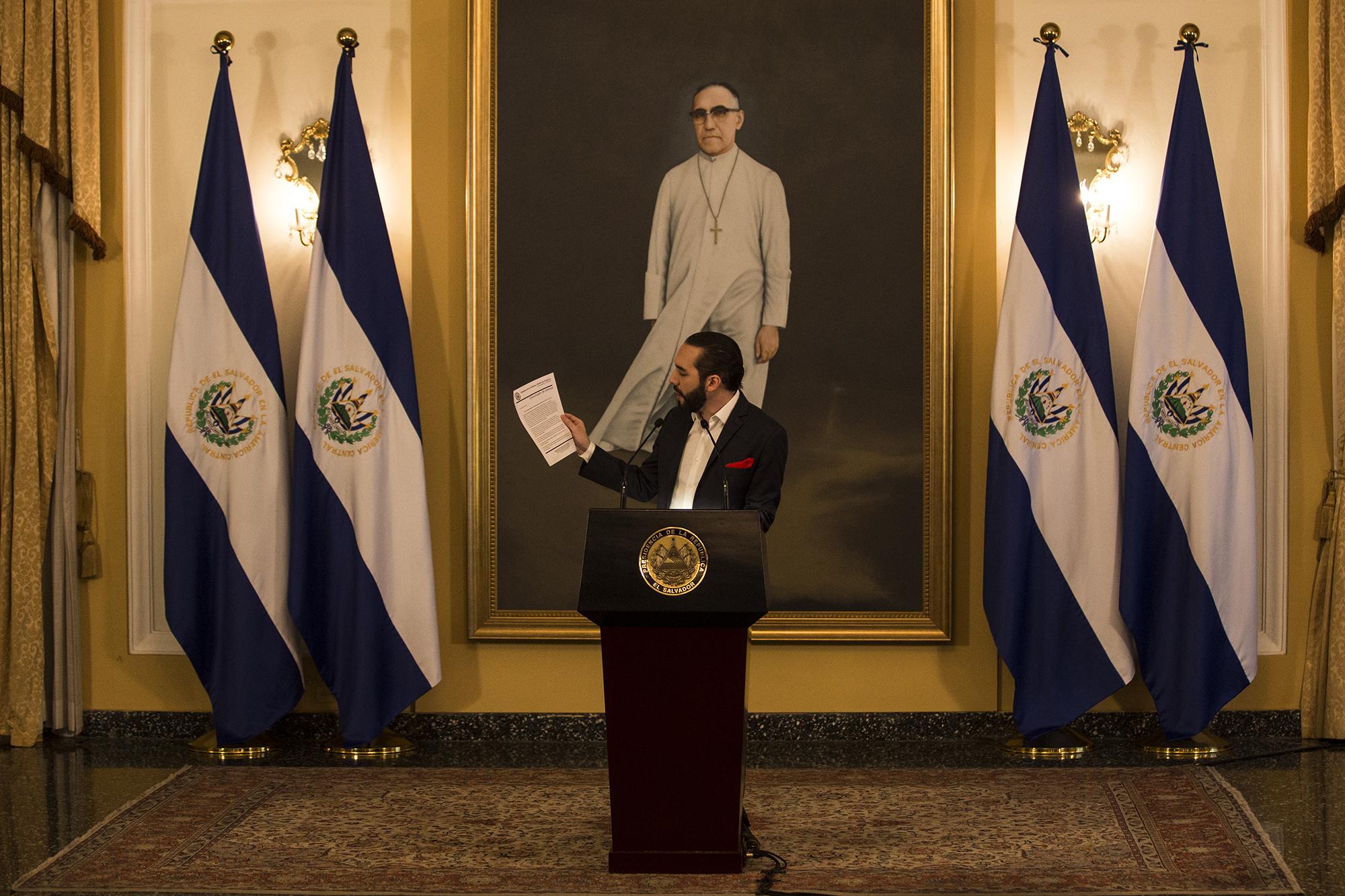 Nayib Bukele informa de los nuevos acuerdos migratorios firmados con Estados Unidos y el respiro que el gobierno de Trump ha otorgado a los tepesianos salvadoreños. Casa Presidencial, 28 de octubre de 2019. Foto: Víctor Peña.