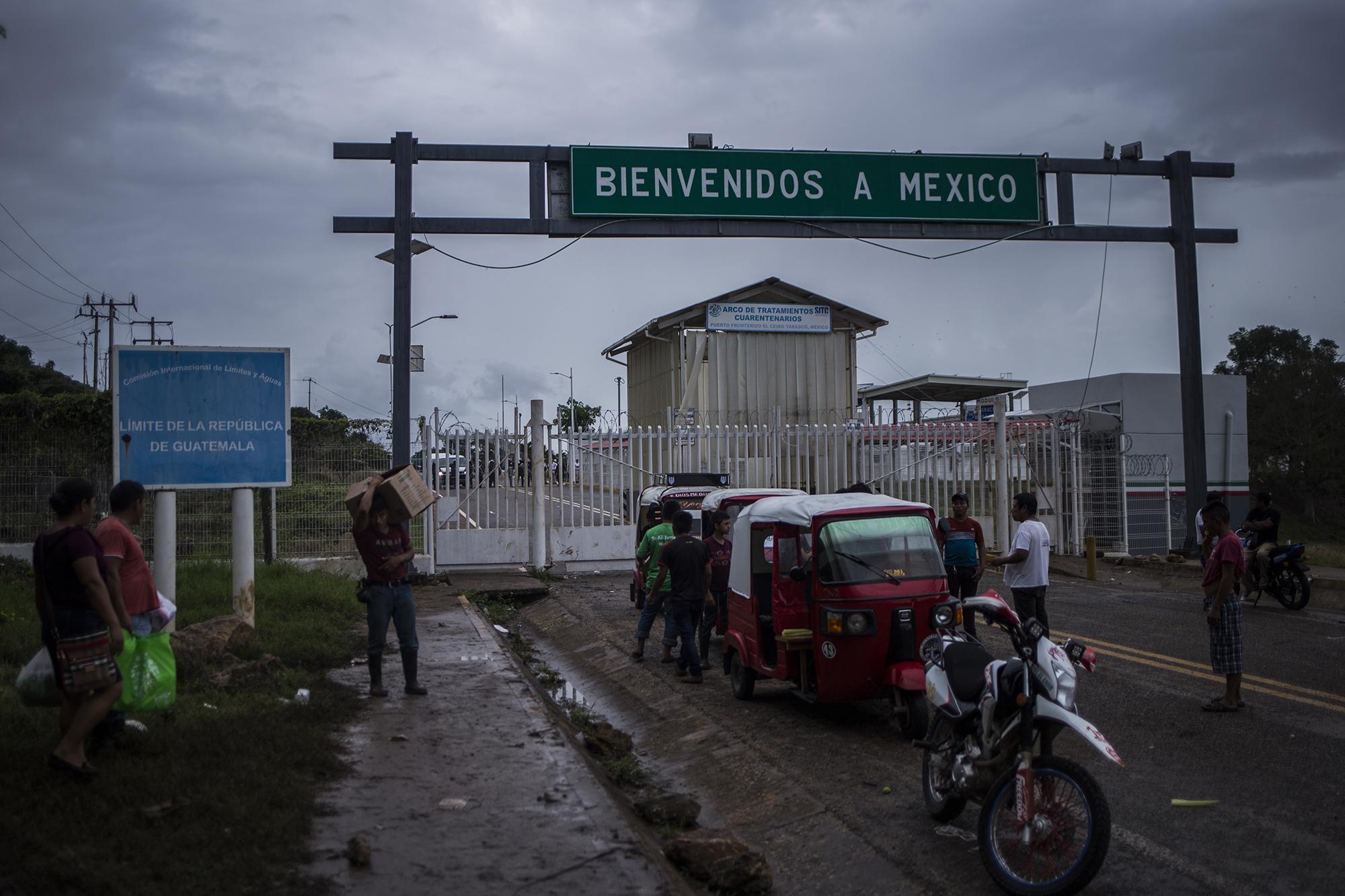 El viernes 17 de enero, mientras los migrantes de la caravana se acumulaban en la frontera, México cerró sus portones de entrada.  Tanto la Secretaría de Gobernación, como la Cancillería de ese país anunciaron que no permitirán el ingreso de la caravana y que no entregarán visas humanitarias como lo hicieron hace justo un año. 