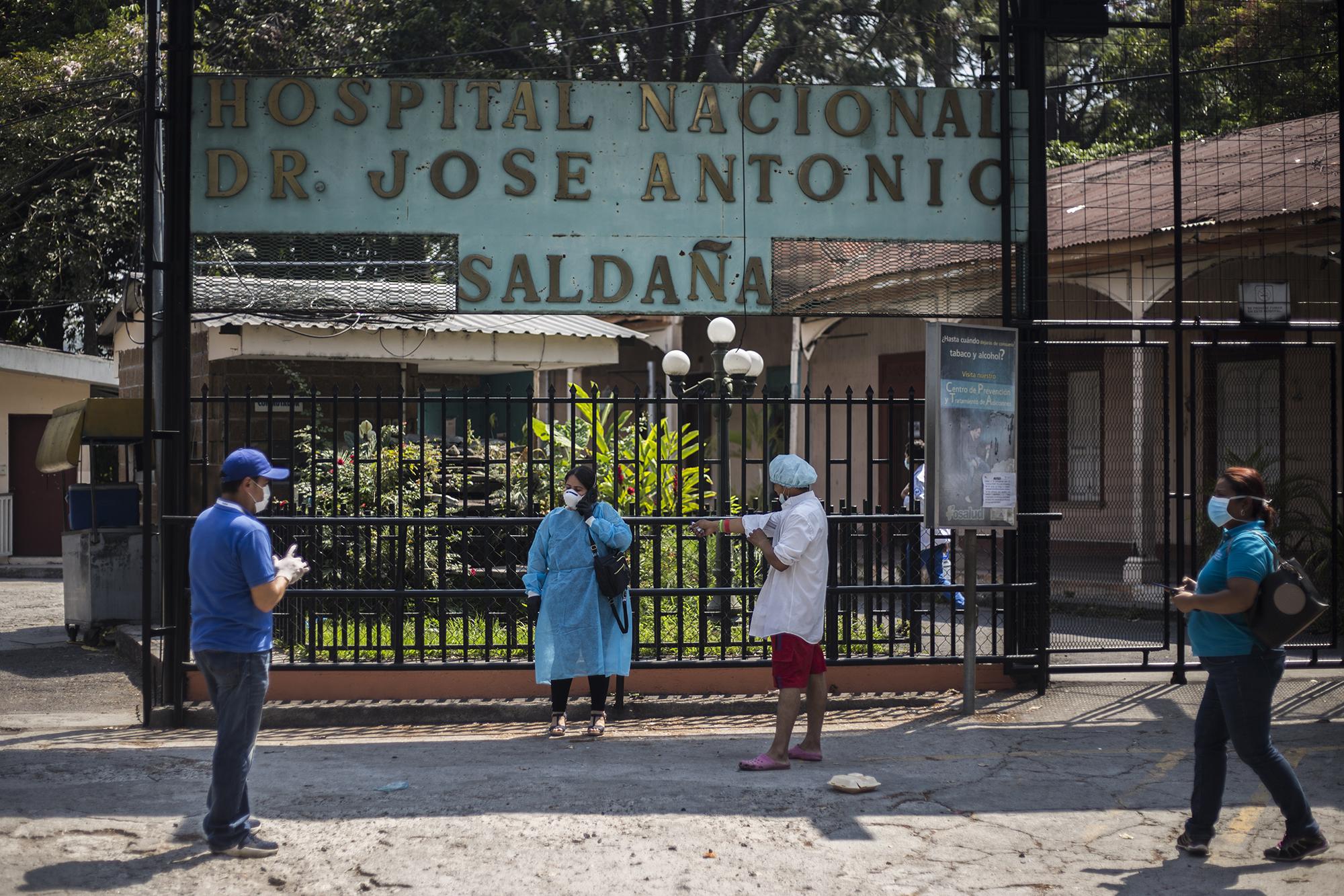 Fachada del Hospital Saldaña en los Planes de Renderos. Foto de Víctor Peña. 