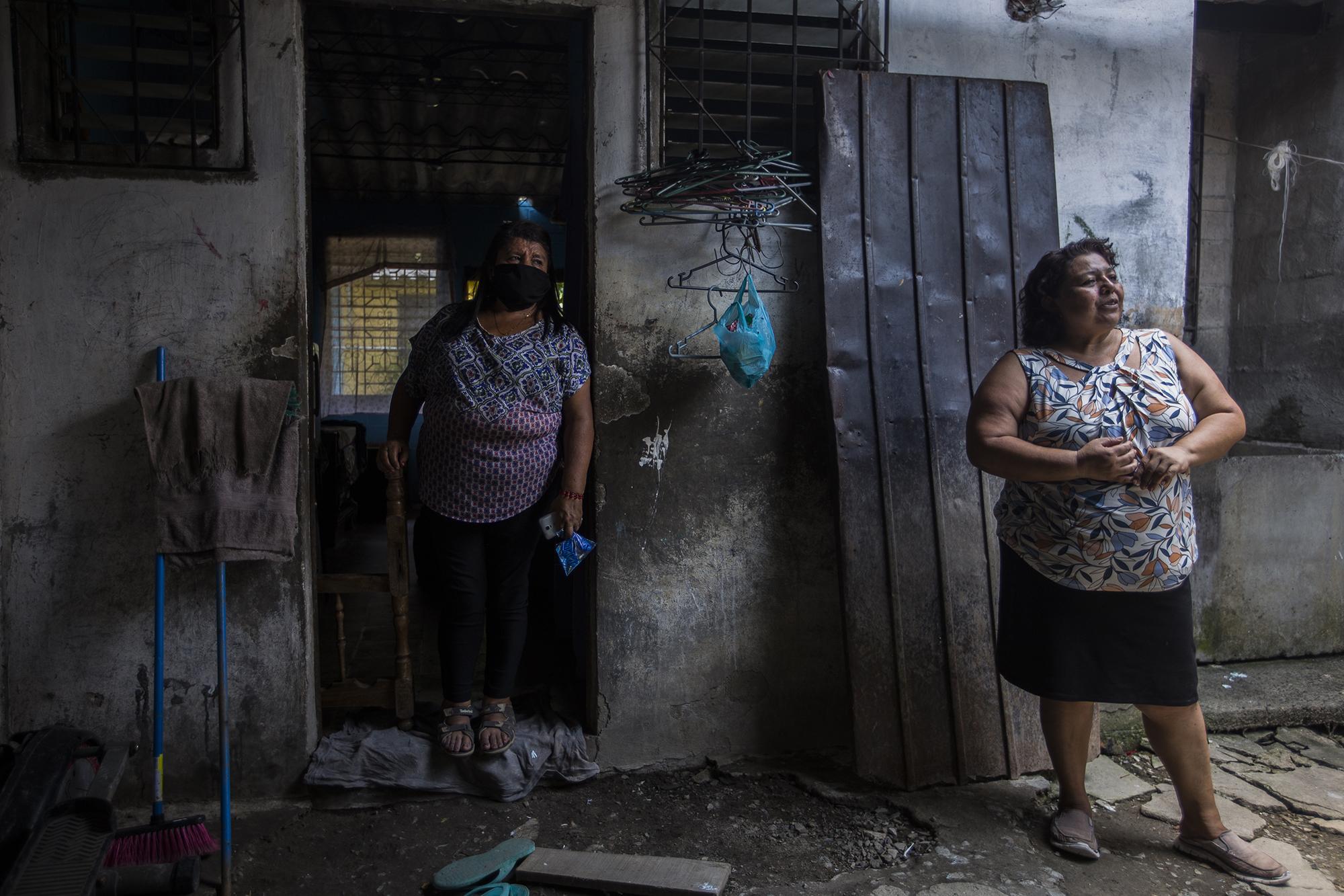 Daysi Quintanilla and Aracely Coto, two domestic workers that have lost their jobs due to the pandemic, belong to the Guild for Women Domestic Workers. Photo by: Victor Peña.