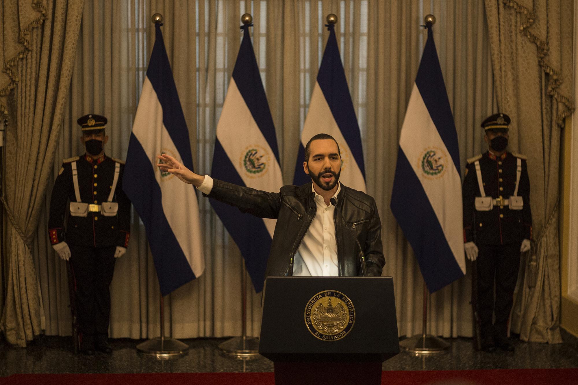 Nayib Bukele, presidente de El Salvador, durante conferencia de prensa, el 20 de mayo de 2020. Bukele ofreció una conferencia, después de una reunión que sostuvo con alcaldes del partido Arena. Foto de El Faro: Víctor Peña. 