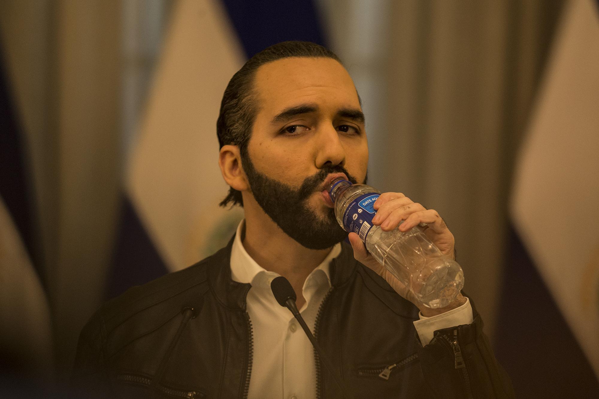 Nayib Bukele, presidente de El Salvador, durante conferencia de prensa, el 20 de mayo de 2020. Bukele ofreció una conferencia, después de una reunión que sostuvo con alcaldes del partido Arena. Foto de El Faro: Víctor Peña. 