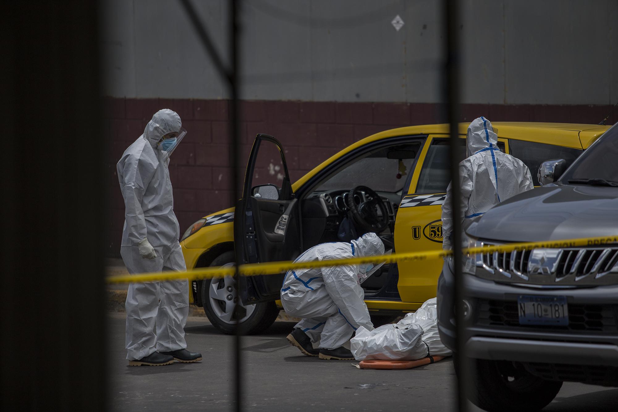 On June 29, a taxi passenger passed away near the Southern Terminal in the municipality of San Marcos. The victim, a soldier traveling to a dialysis treatment in the Military Hospital of San Salvador, suffered a severe coughing fit before succumbing in the backseat. Three hours later, personnel from the Ministry of Health recovered his body under strict covid-19 protocols.